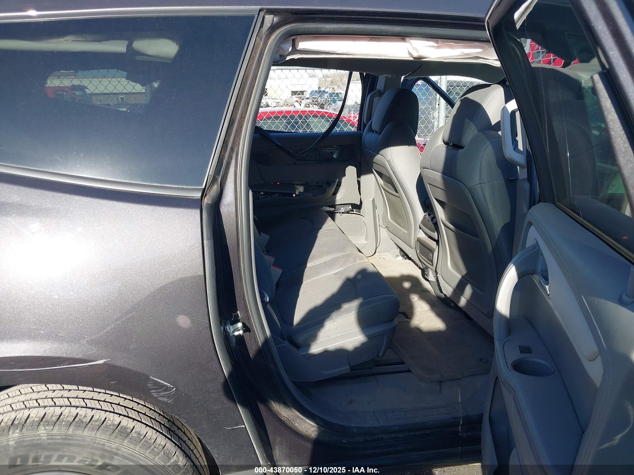 CHEVROLET TRAVERSE image 8