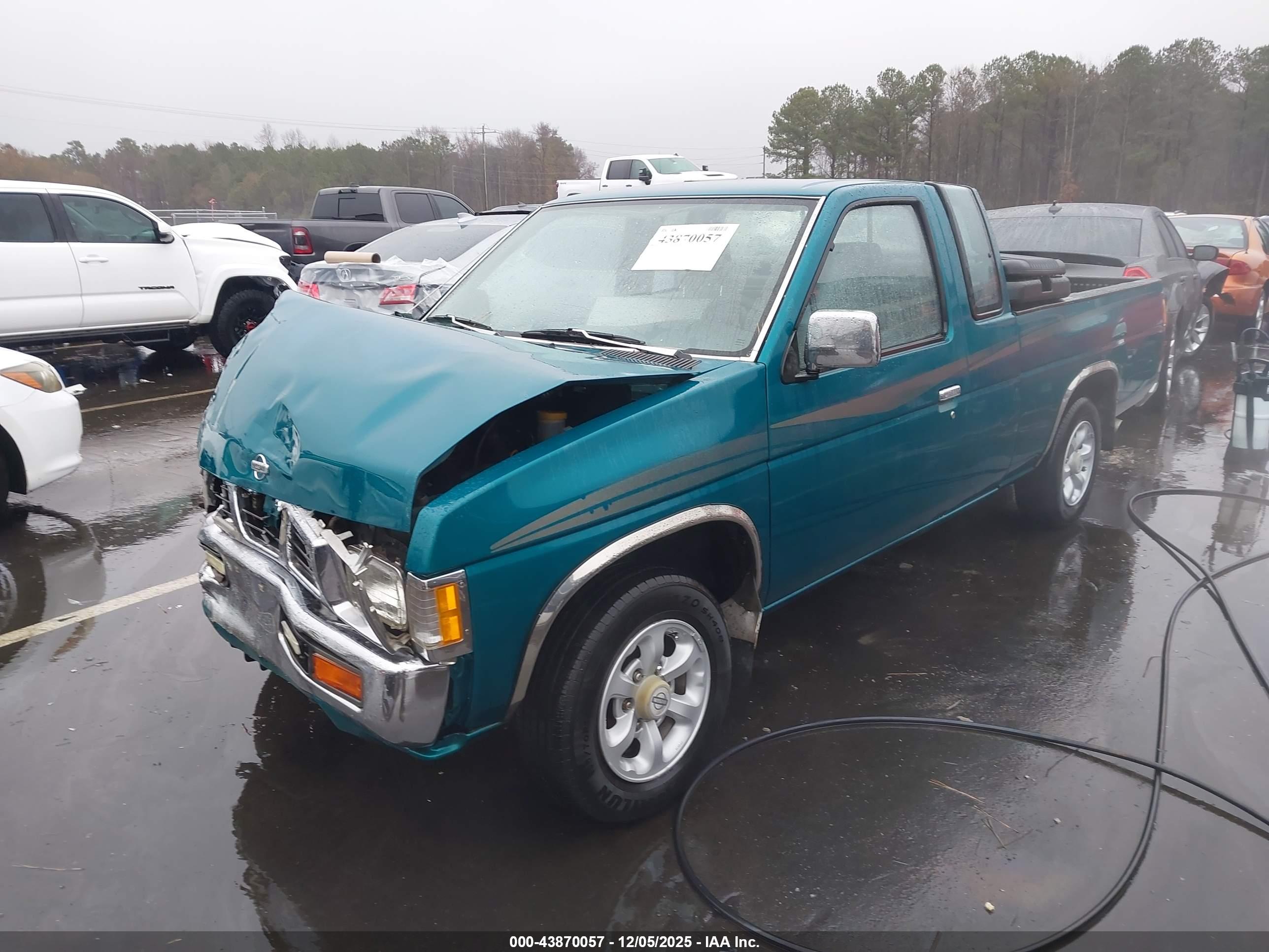 NISSAN 4X2 image 2