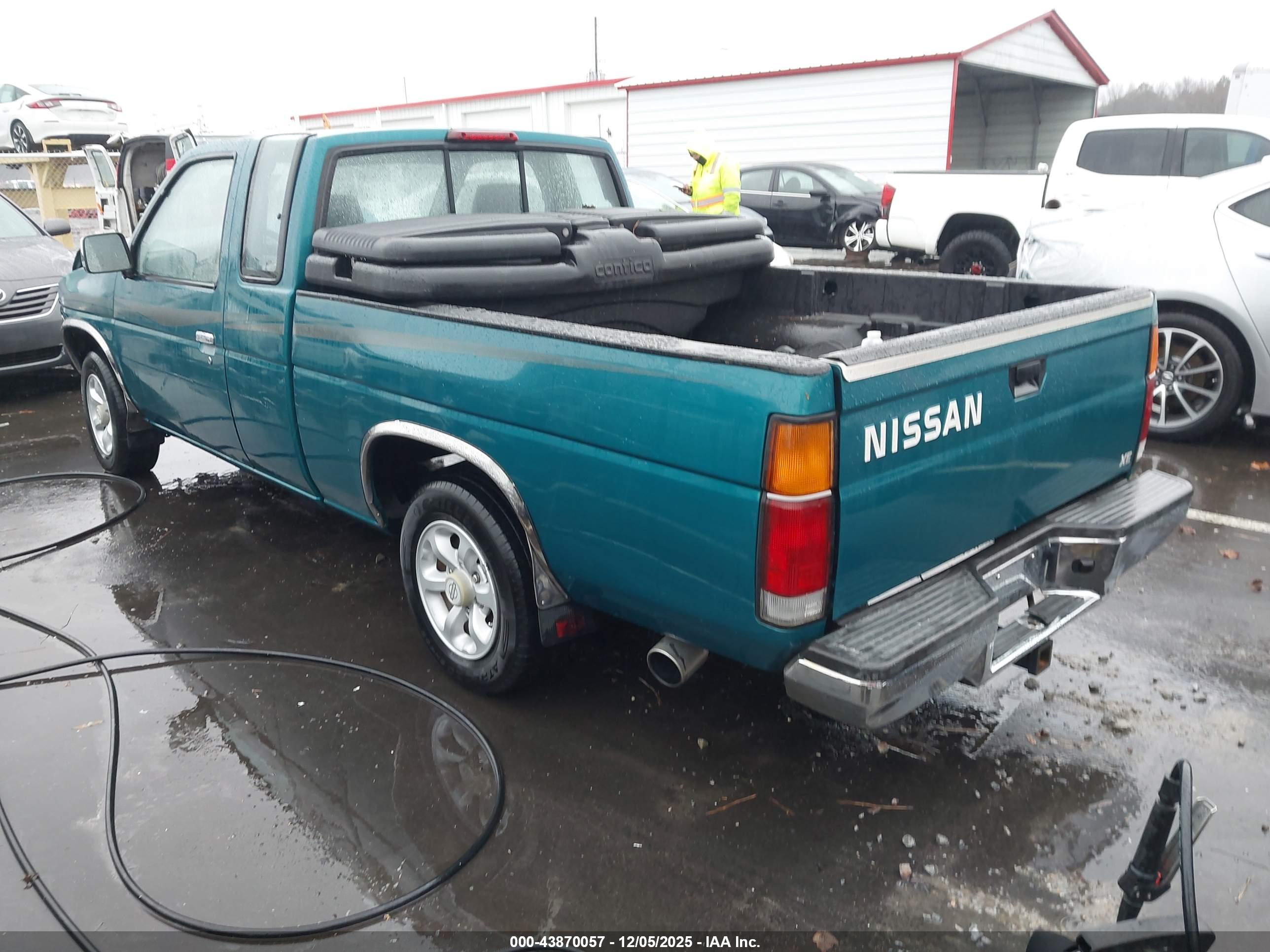 NISSAN 4X2 image 3