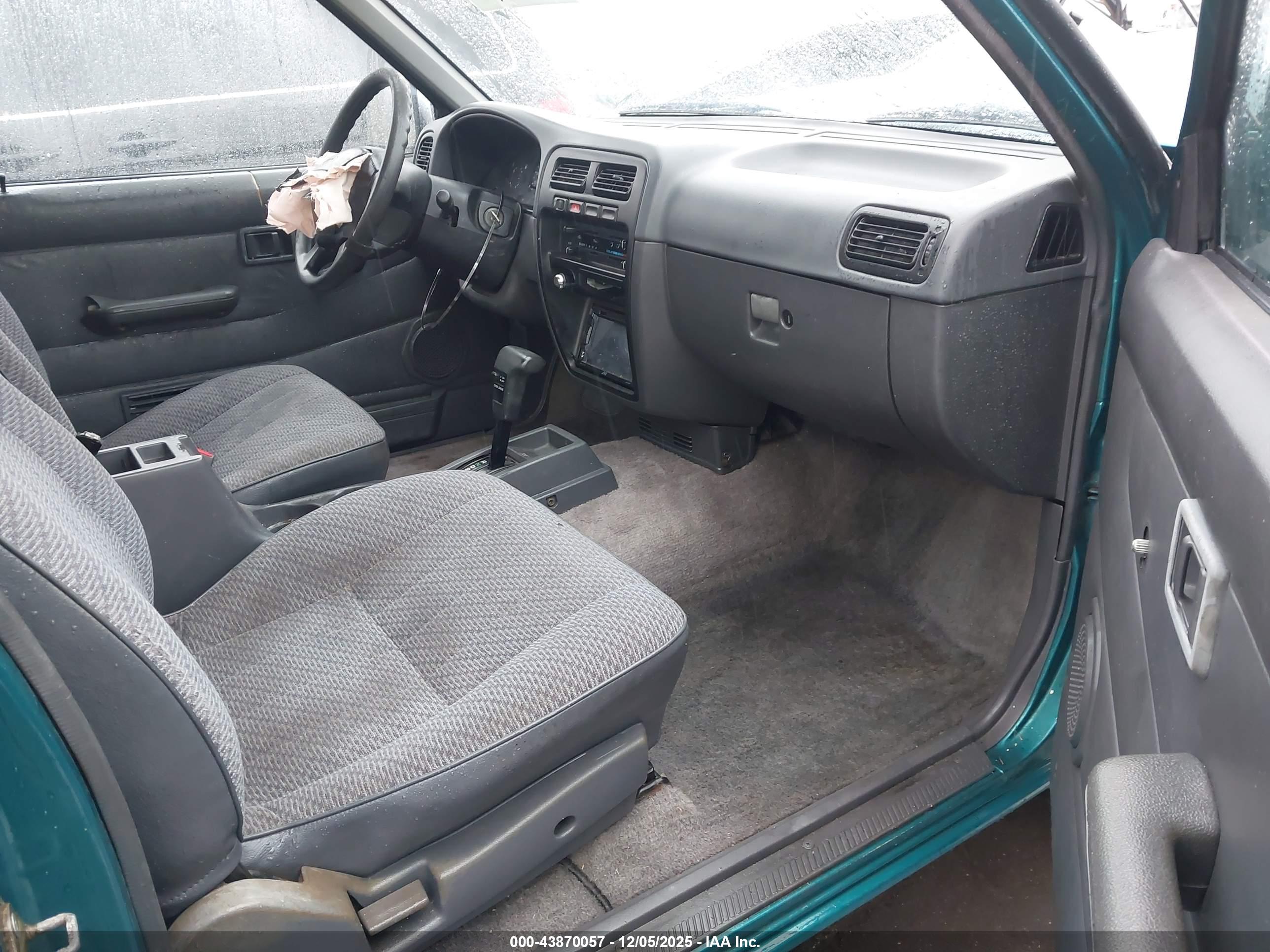 NISSAN 4X2 image 5