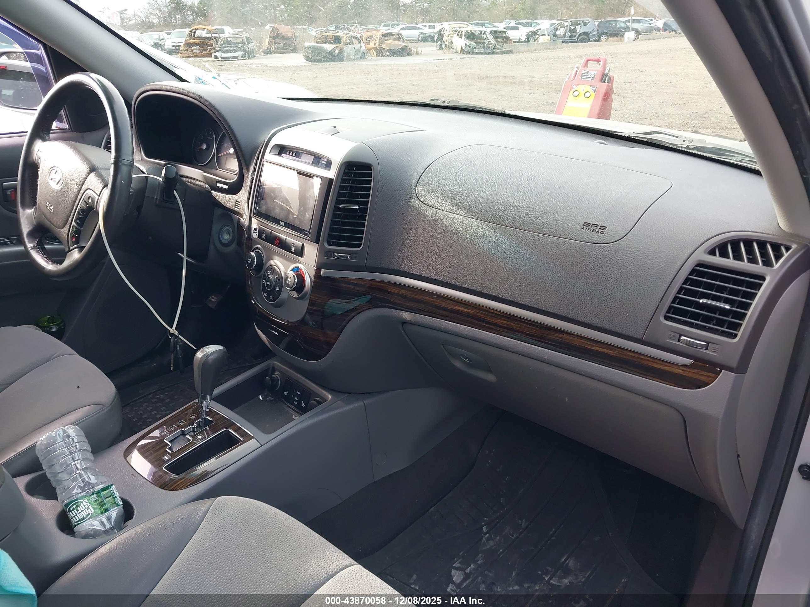 HYUNDAI SANTA image 5