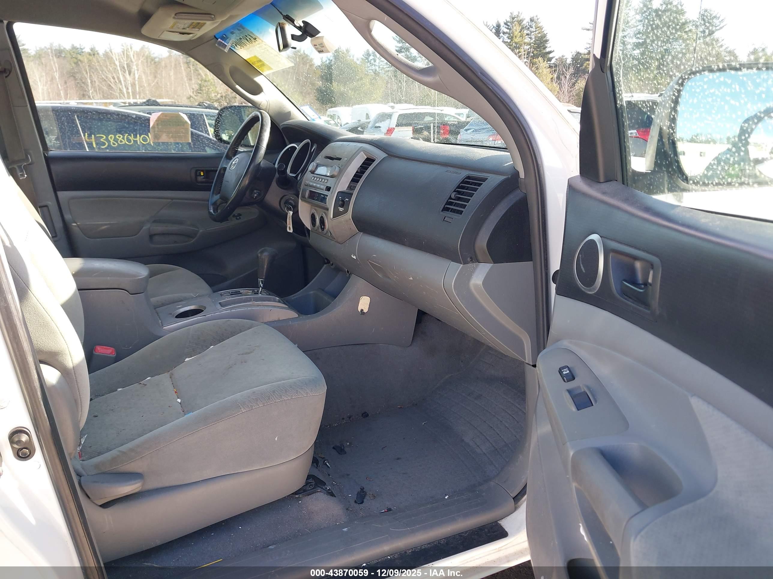 TOYOTA TACOMA image 5
