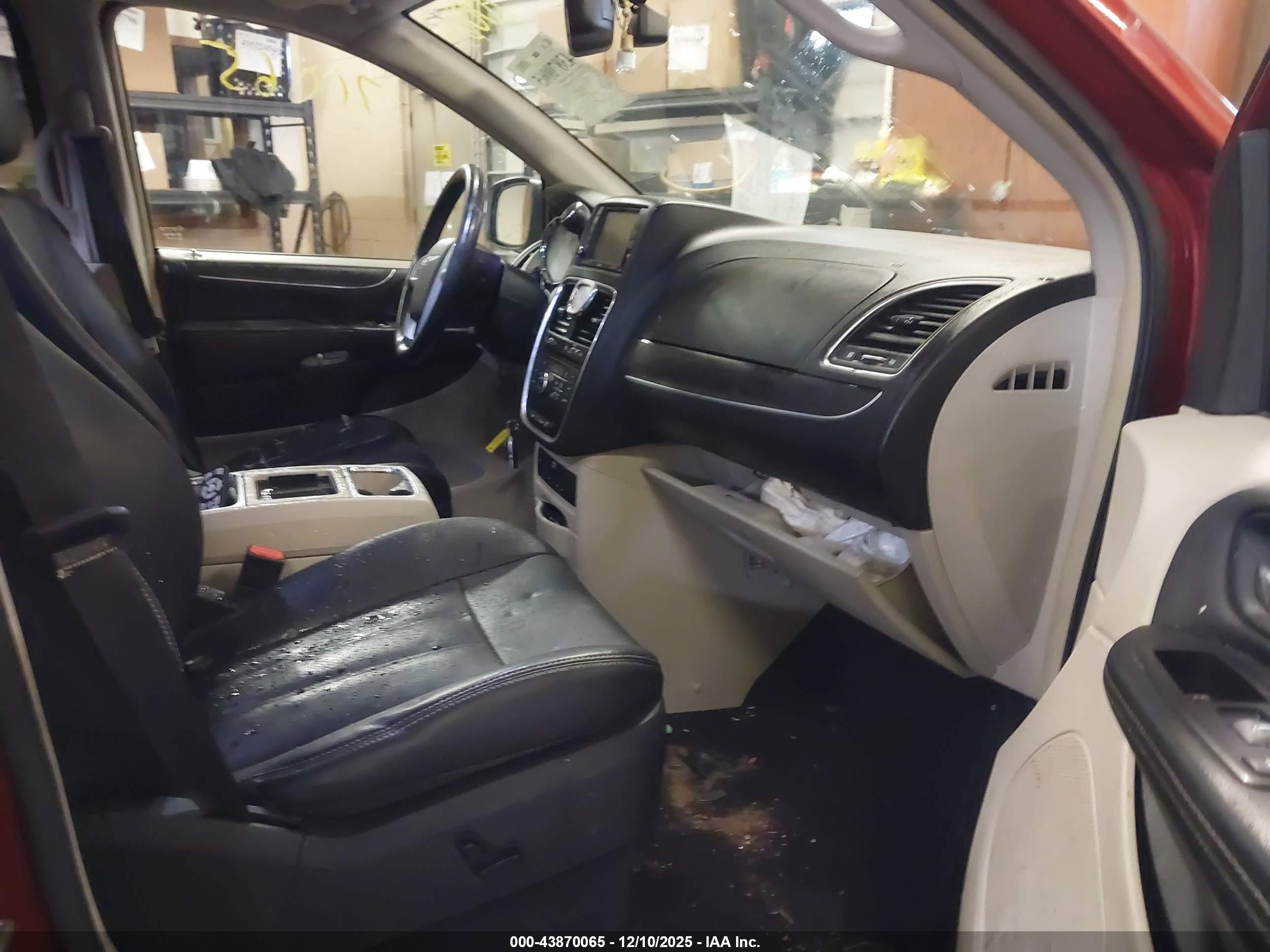 CHRYSLER TOWN image 5