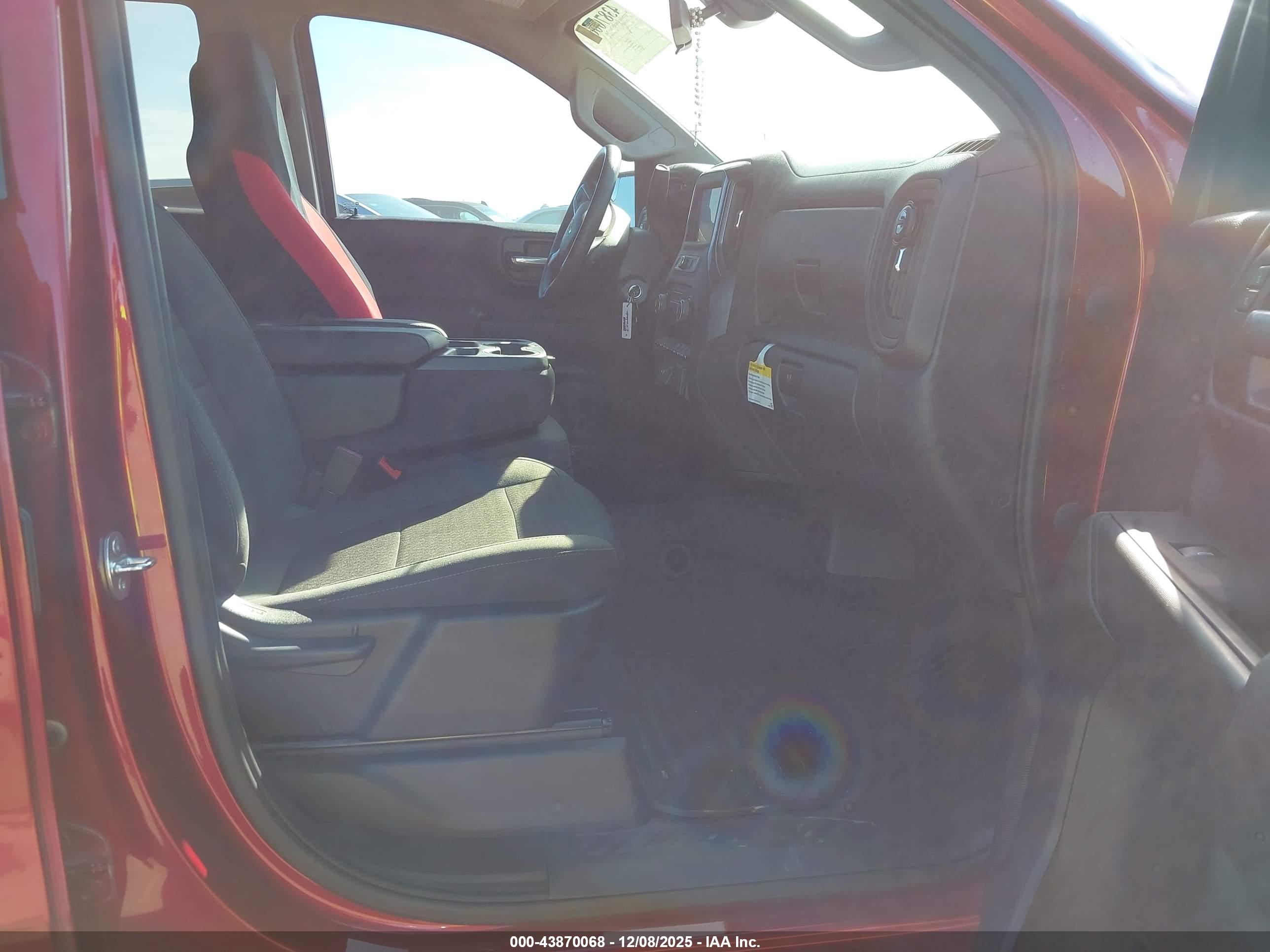 CHEVROLET SILVERADO image 5