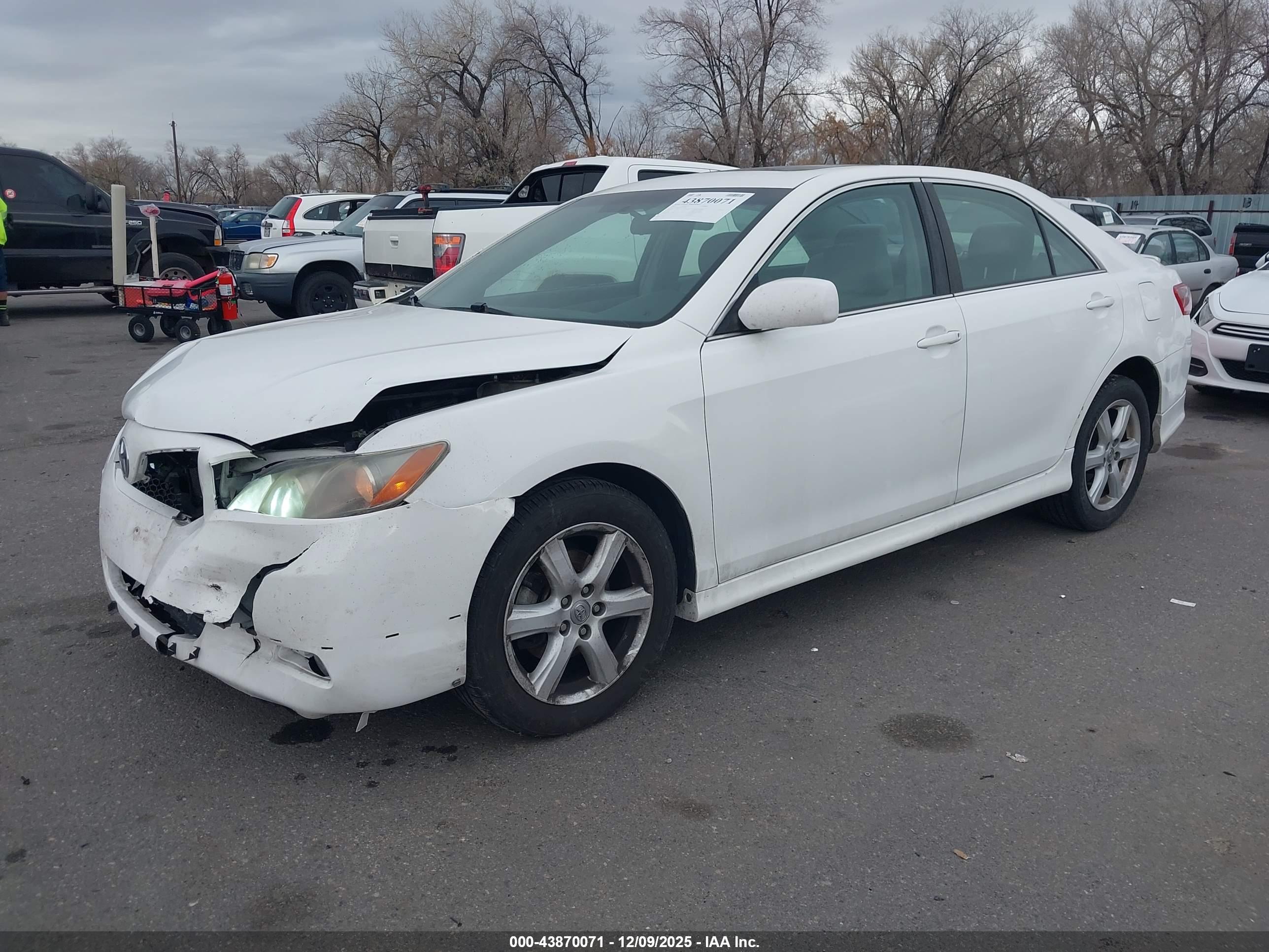TOYOTA CAMRY image 2