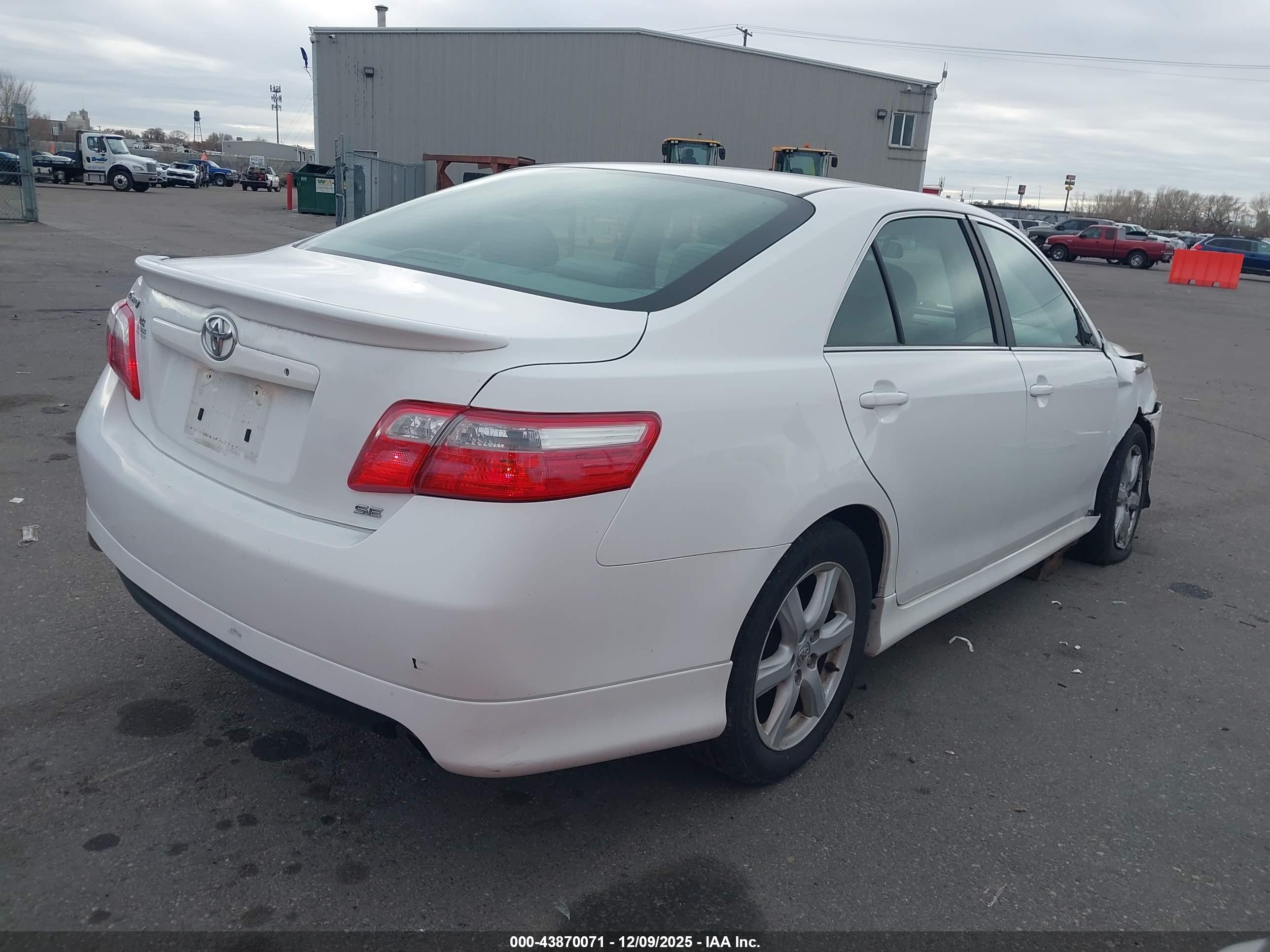 TOYOTA CAMRY image 4