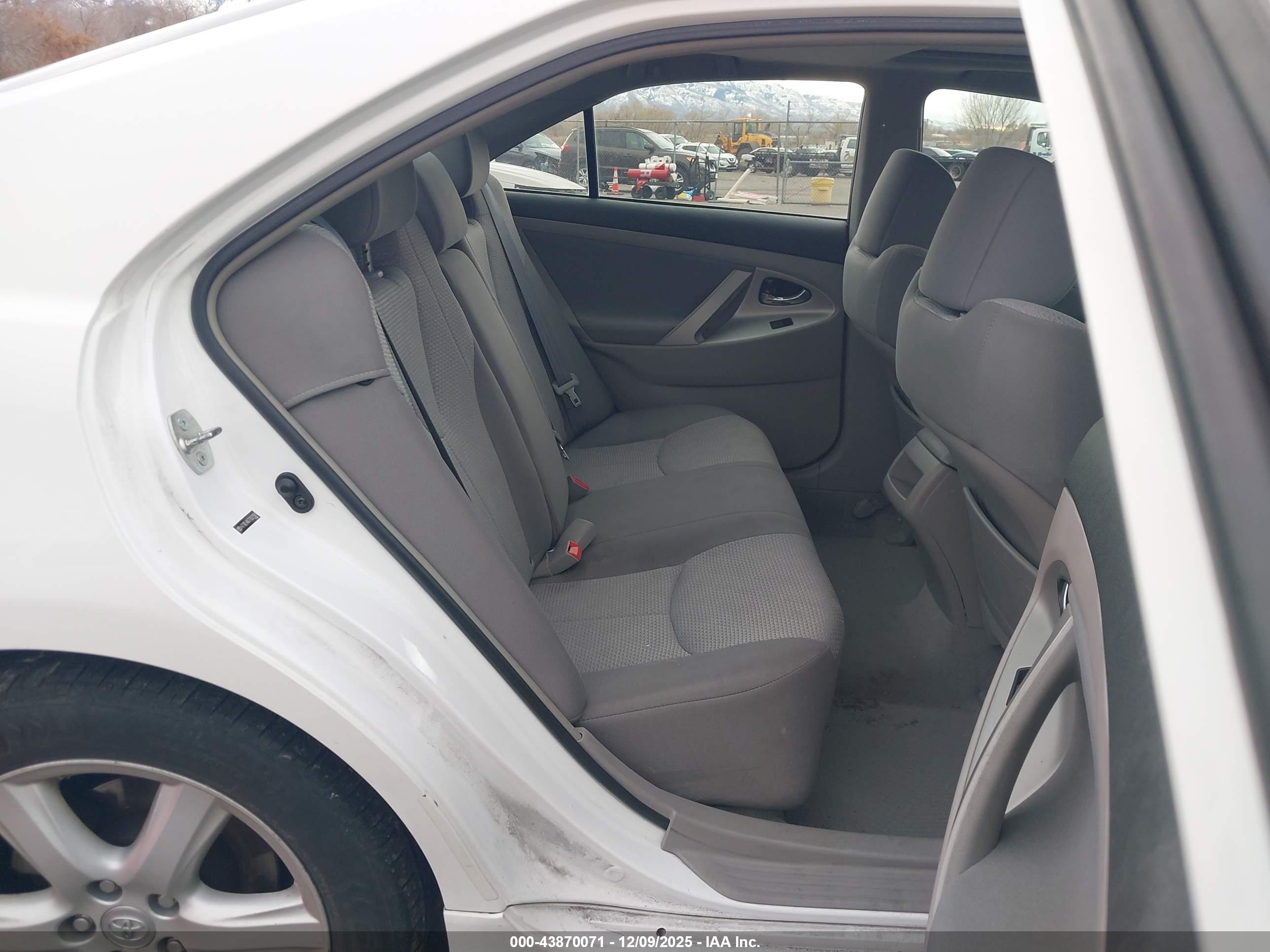 TOYOTA CAMRY image 8