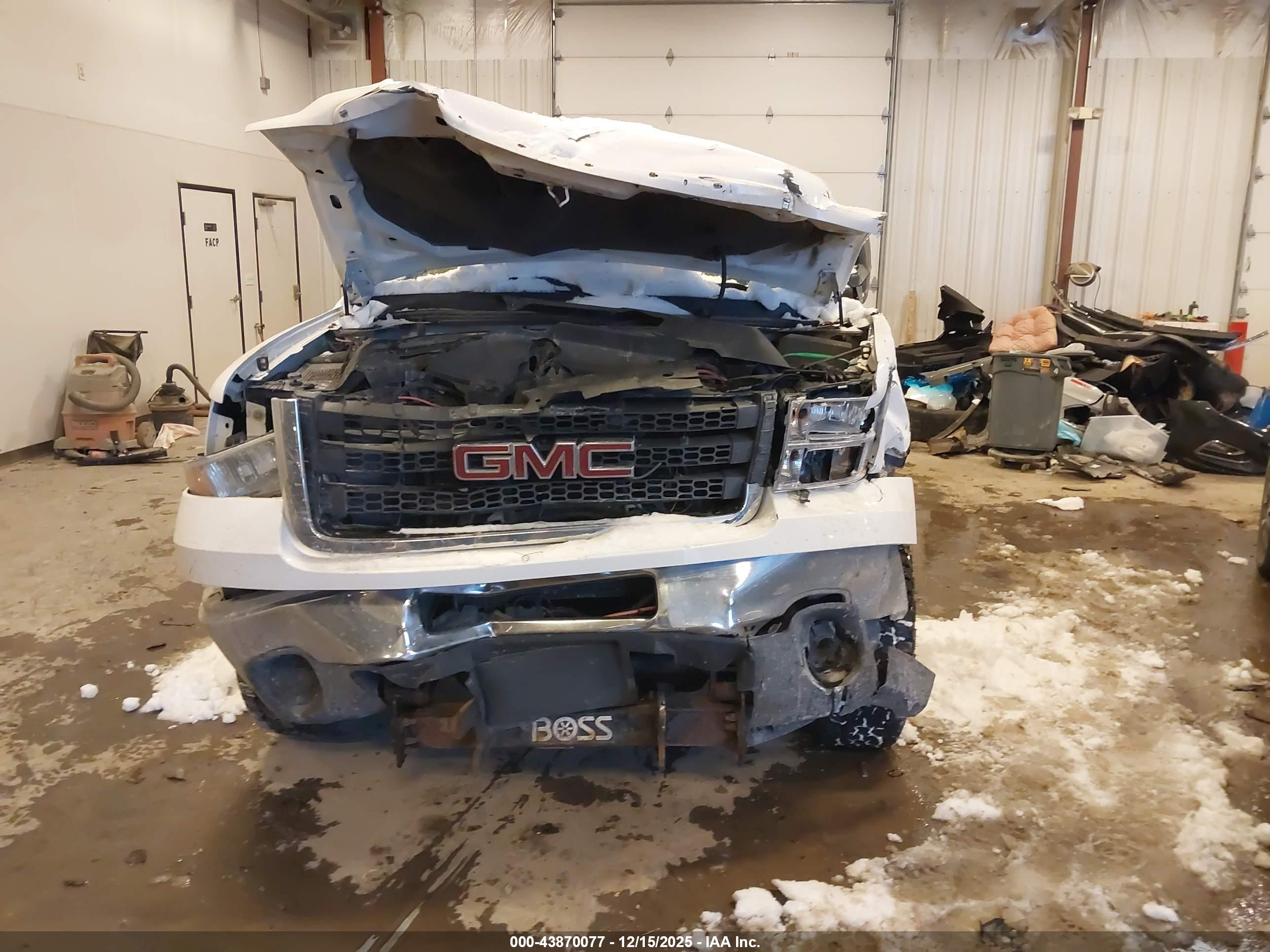GMC SIERRA image 6