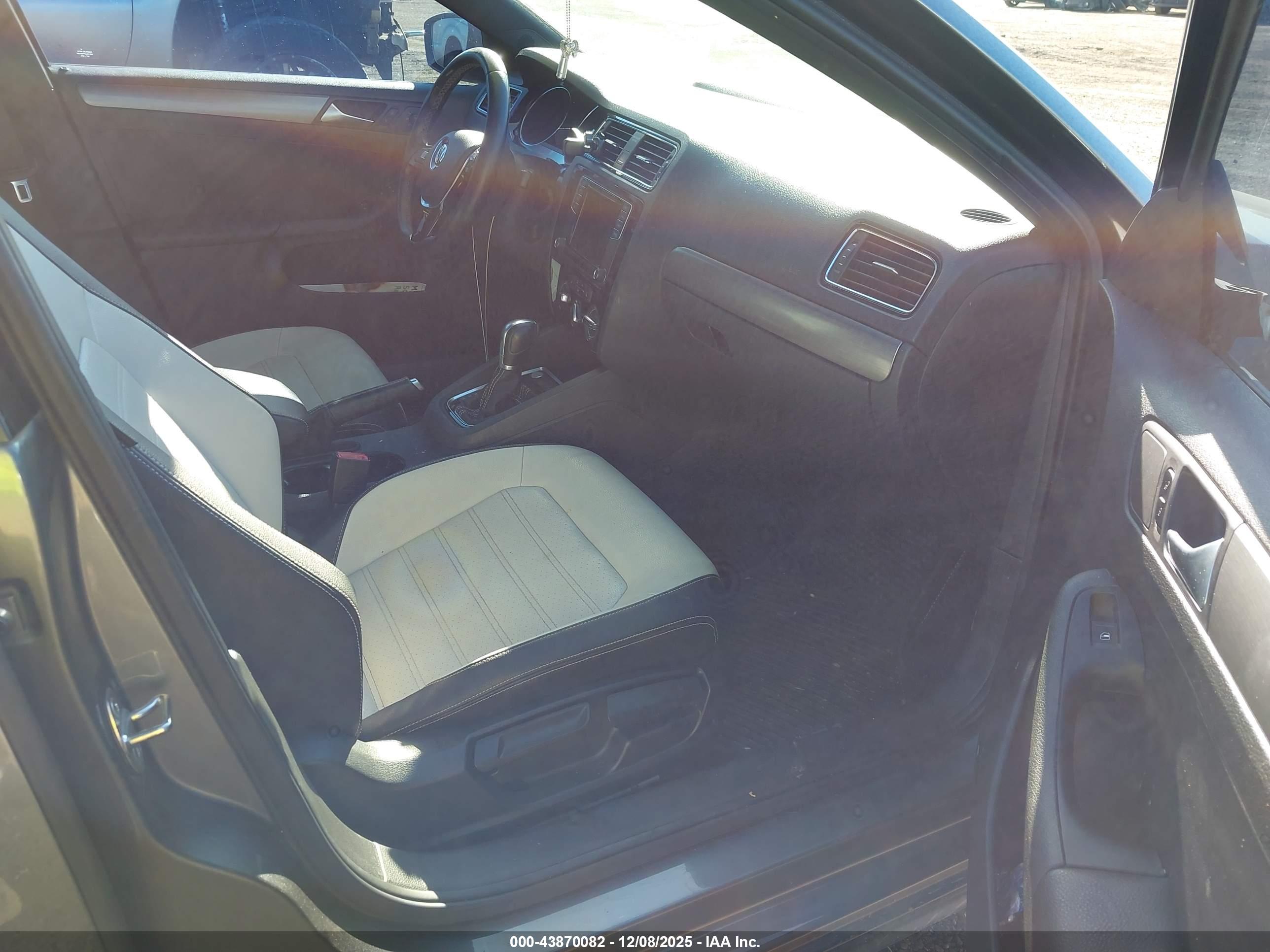 VOLKSWAGEN JETTA image 5