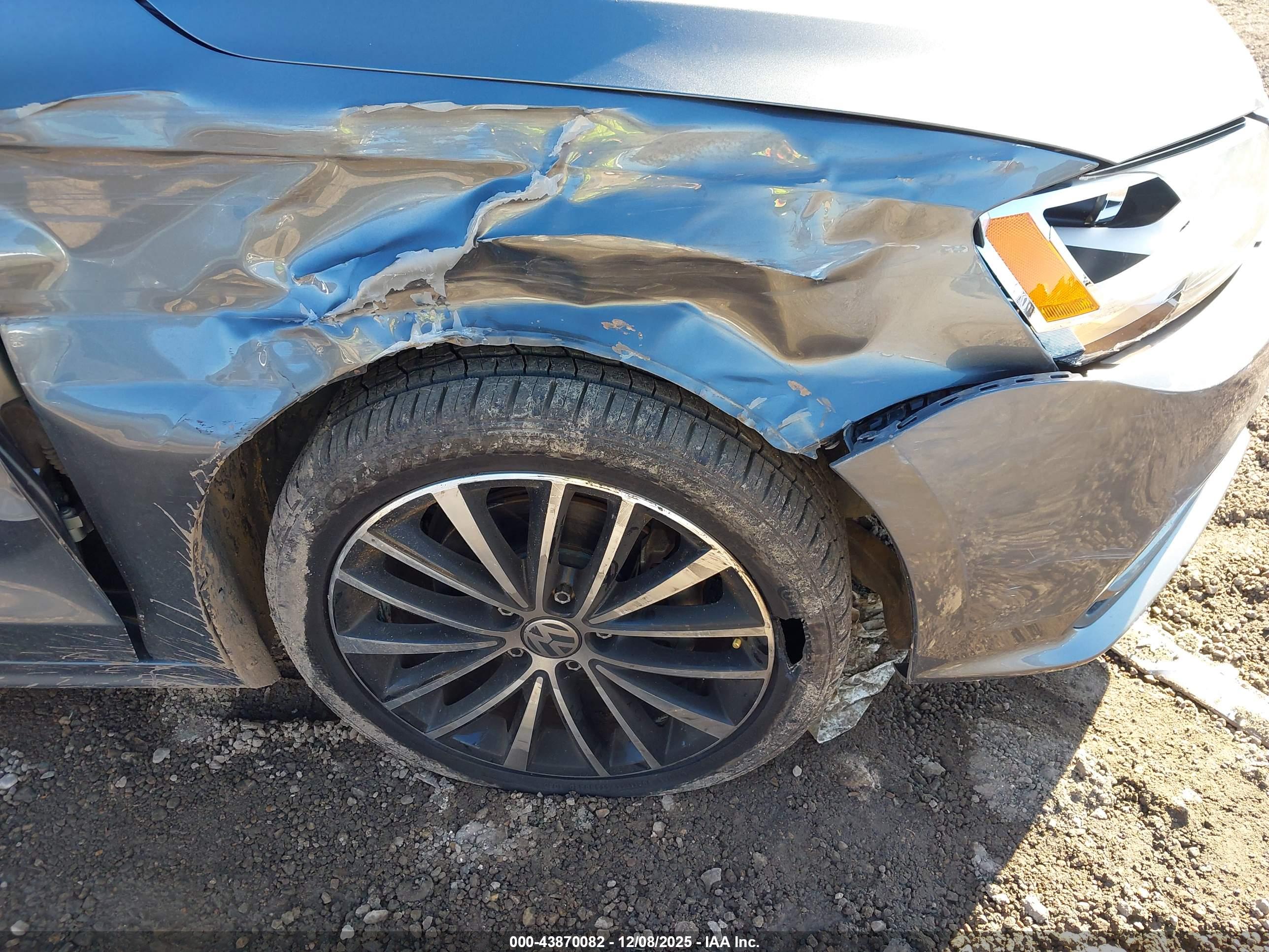 VOLKSWAGEN JETTA image 6