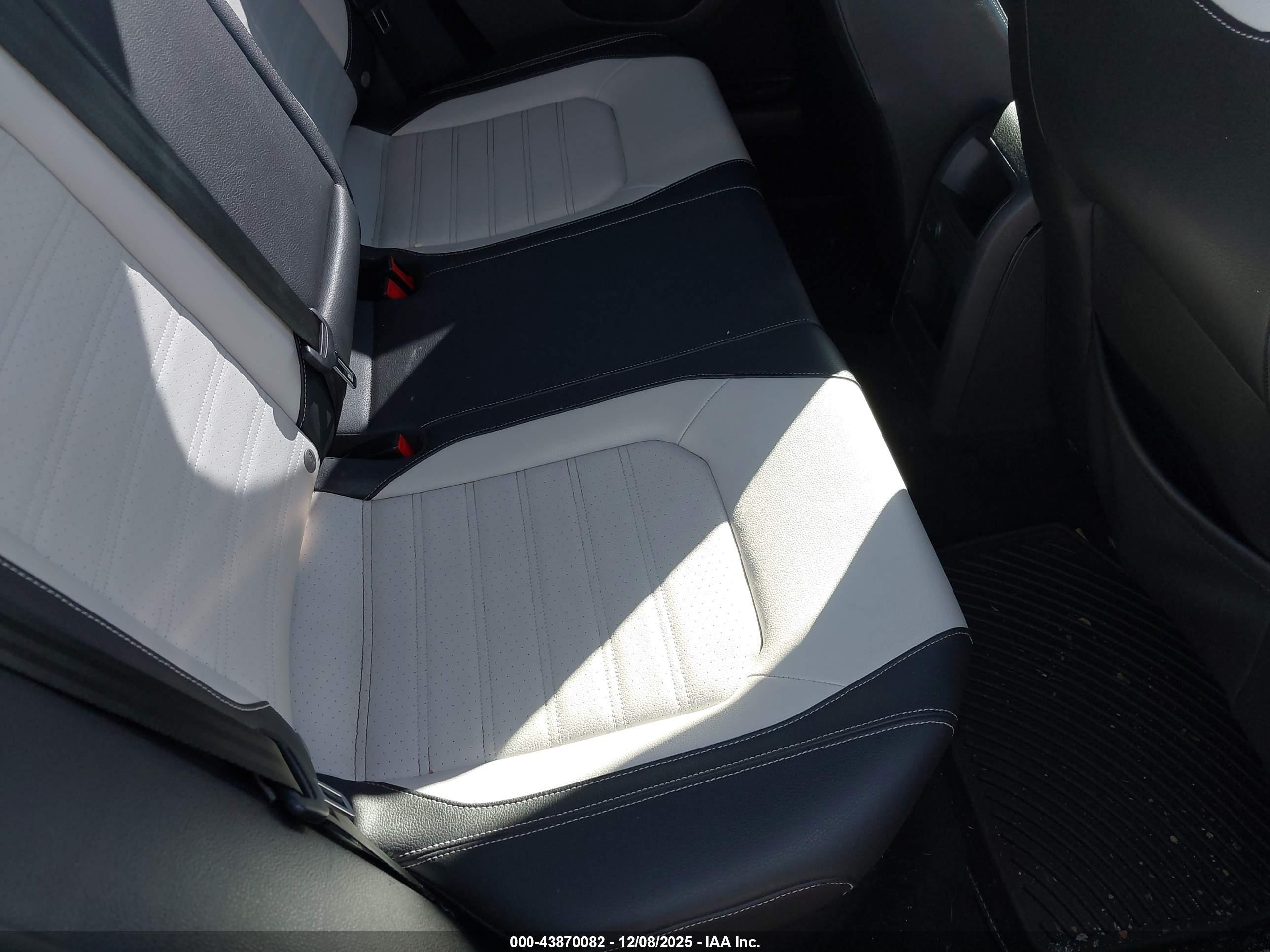 VOLKSWAGEN JETTA image 8