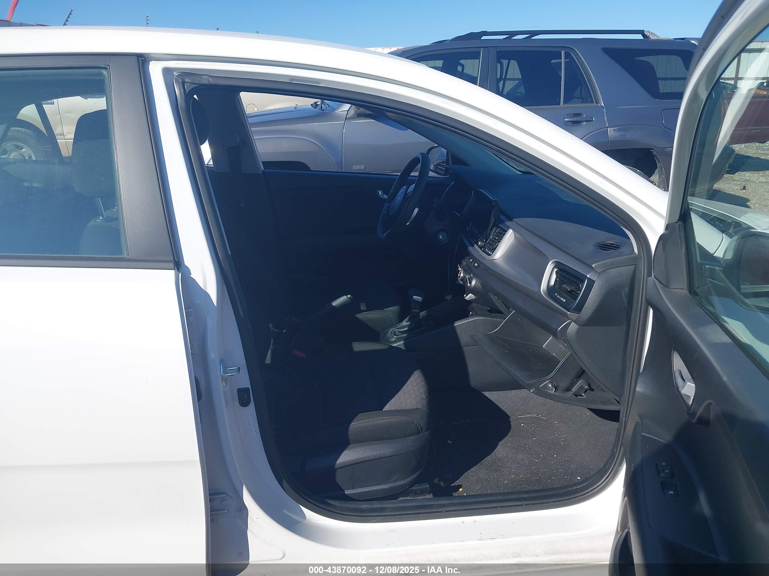 KIA RIO image 5