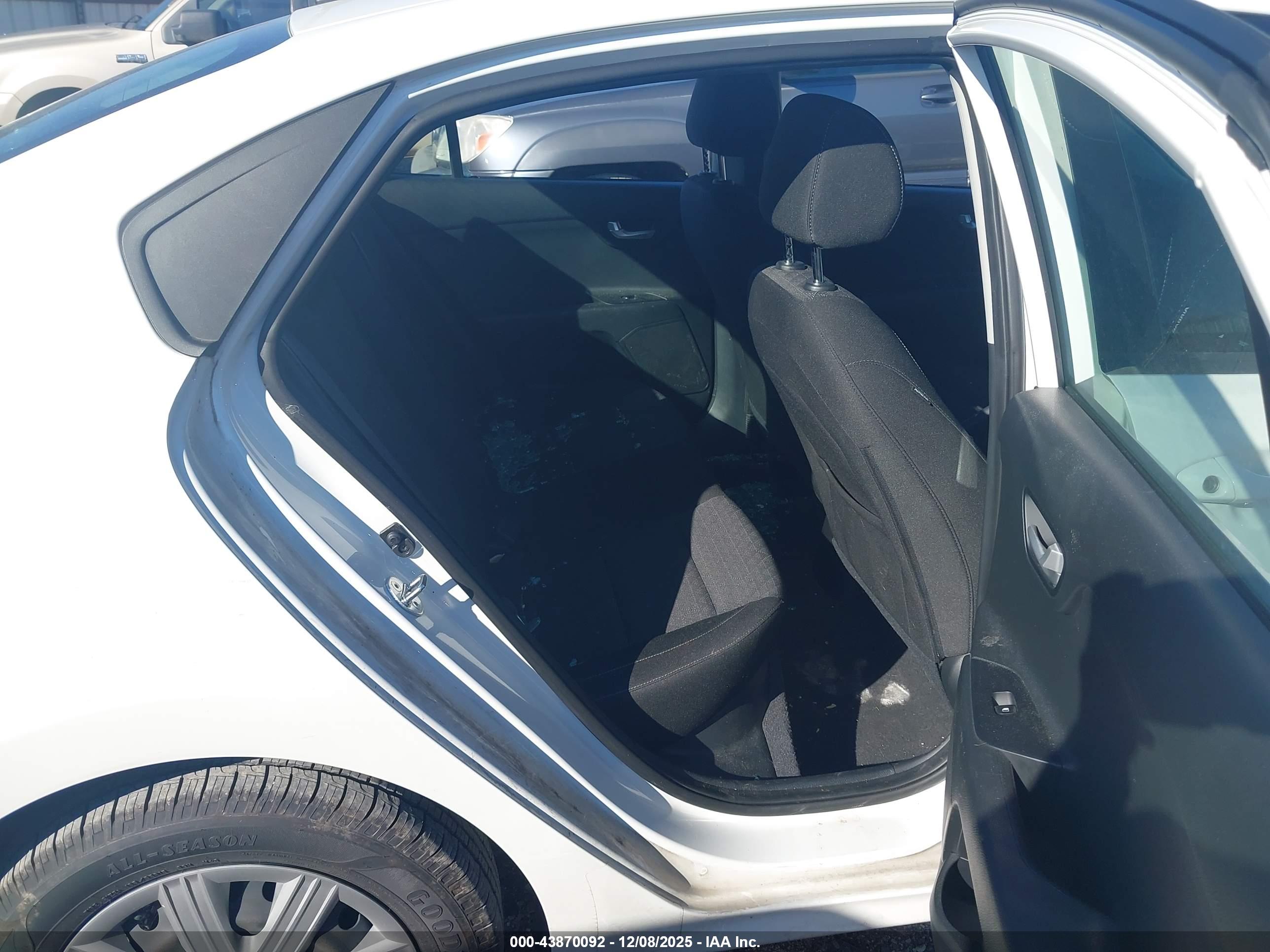 KIA RIO image 8