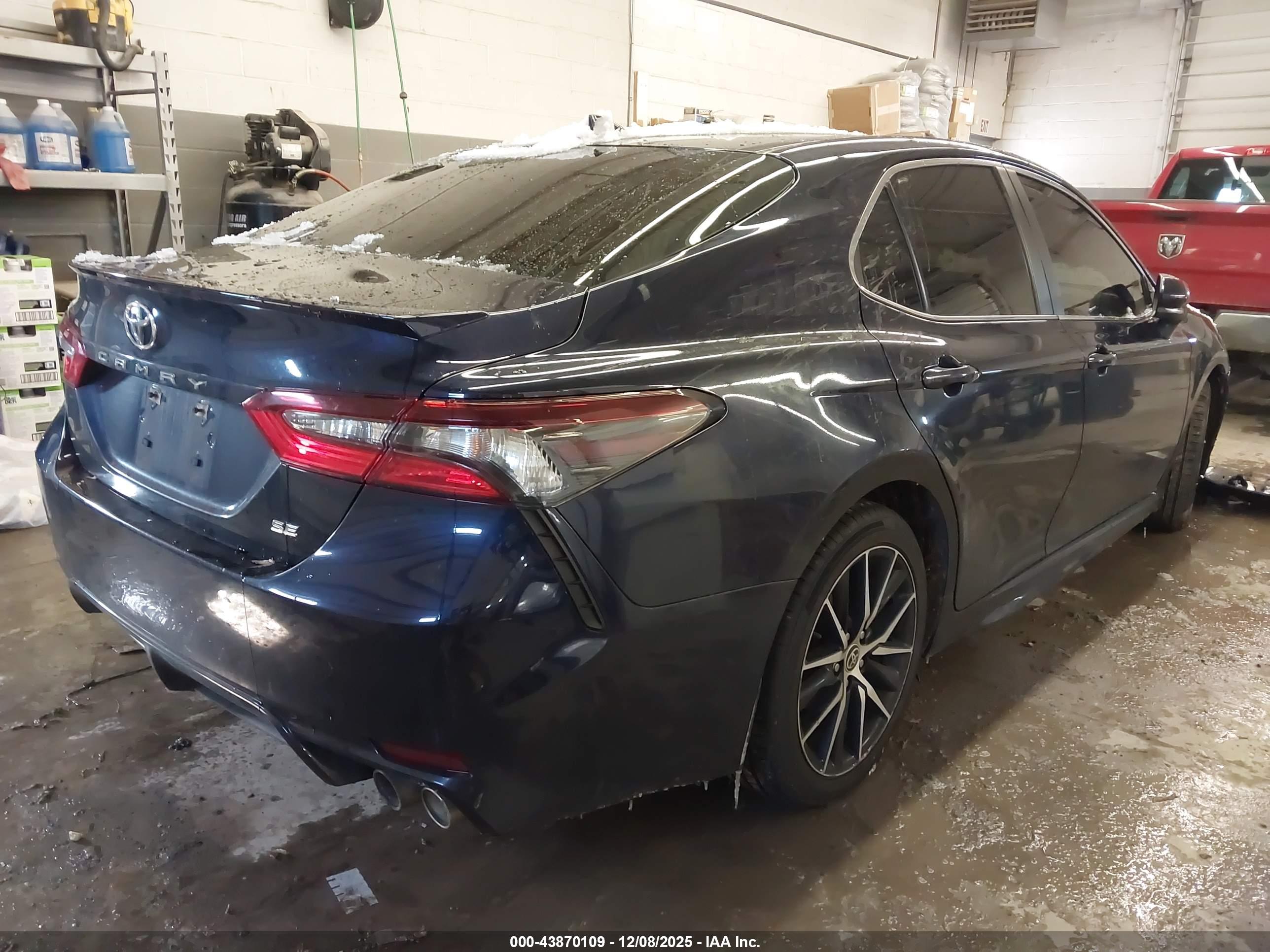 TOYOTA CAMRY image 4