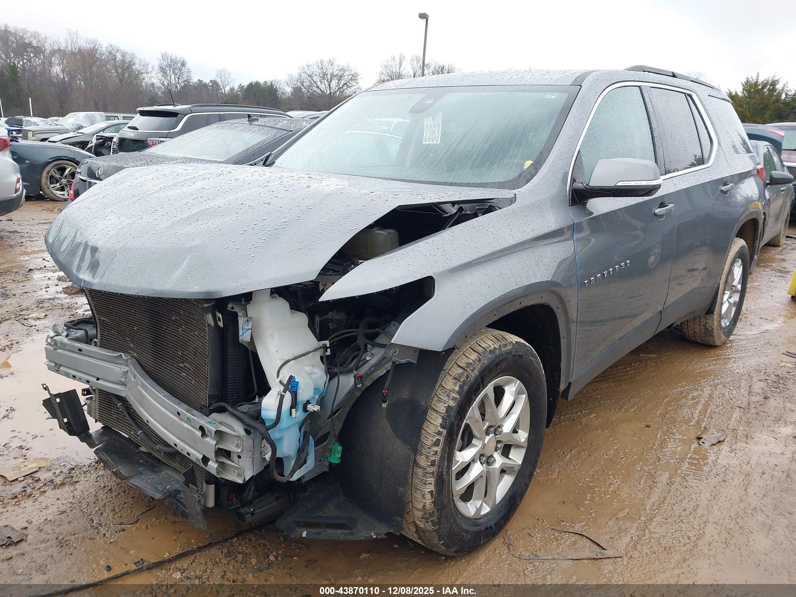 CHEVROLET TRAVERSE image 2