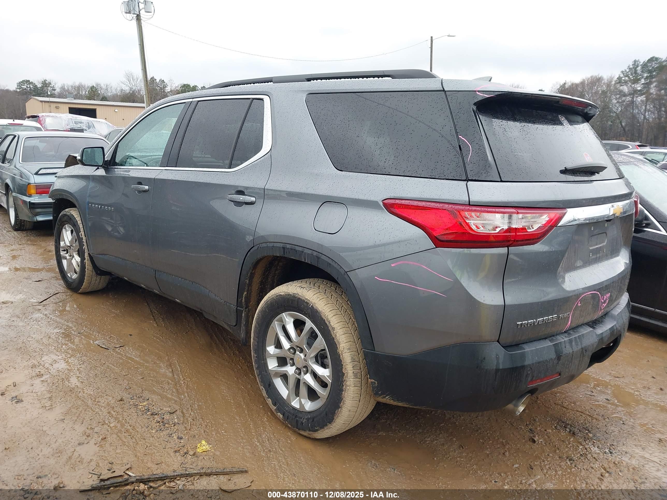 CHEVROLET TRAVERSE image 3