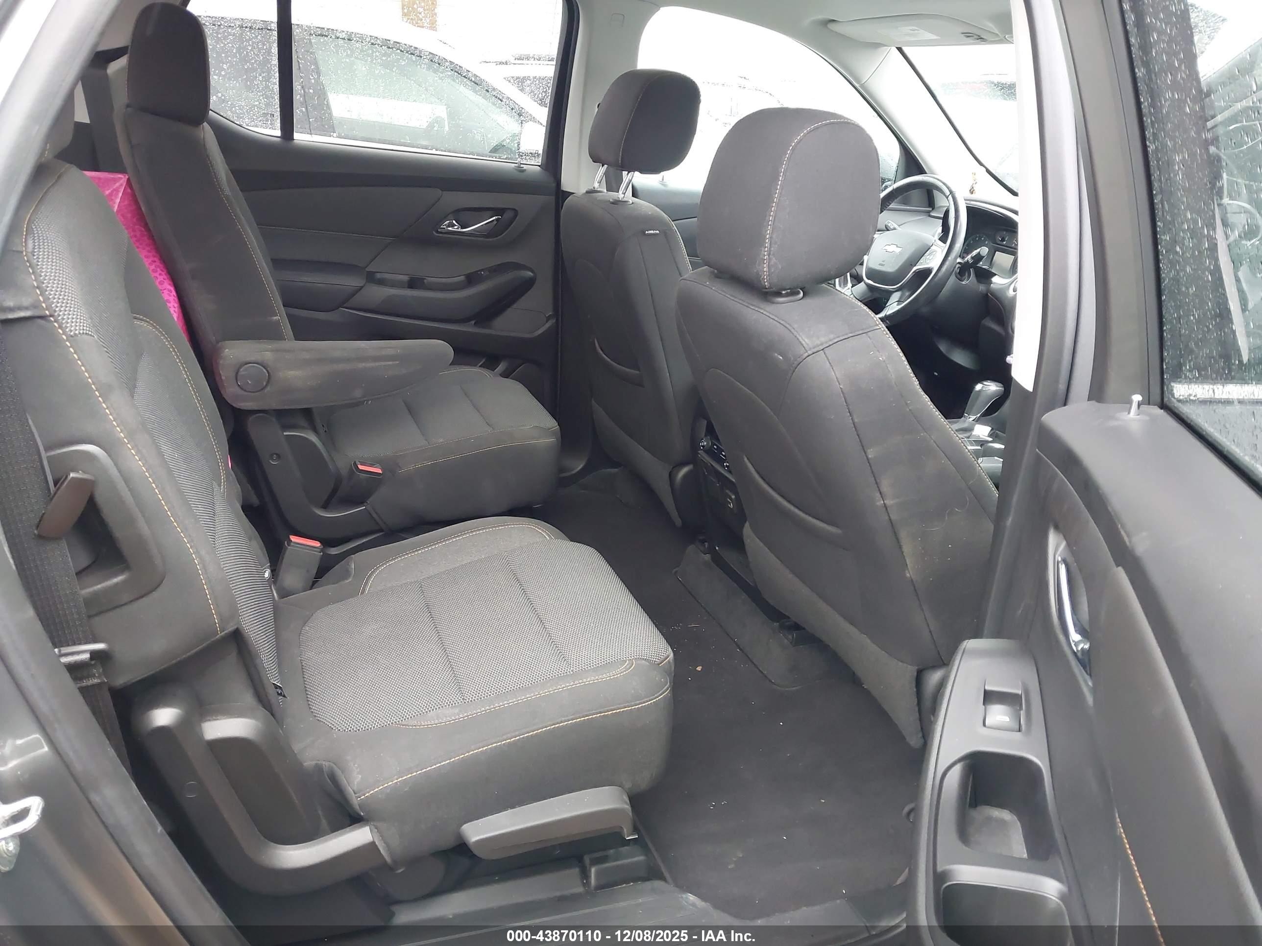 CHEVROLET TRAVERSE image 8