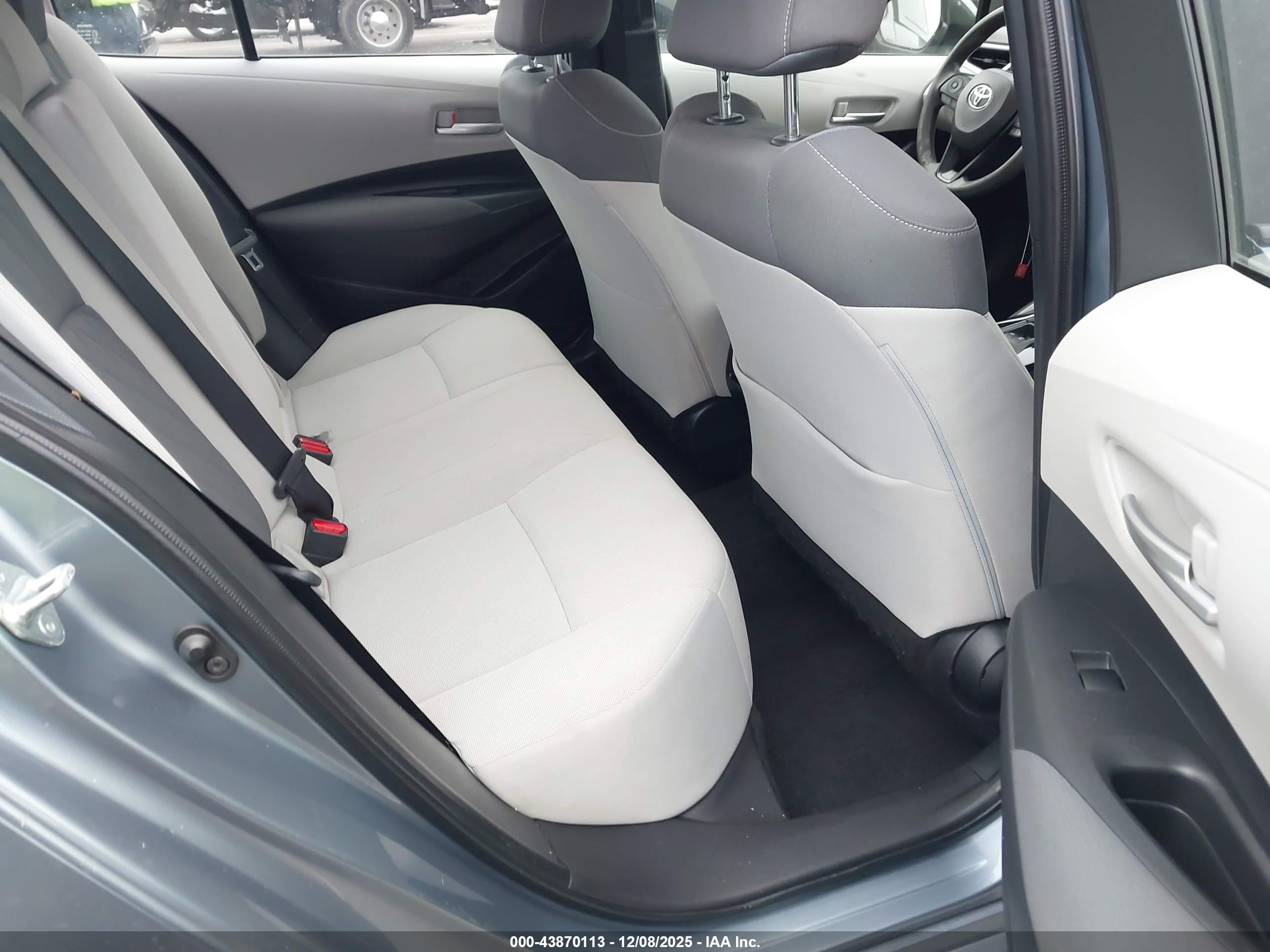 TOYOTA COROLLA image 8
