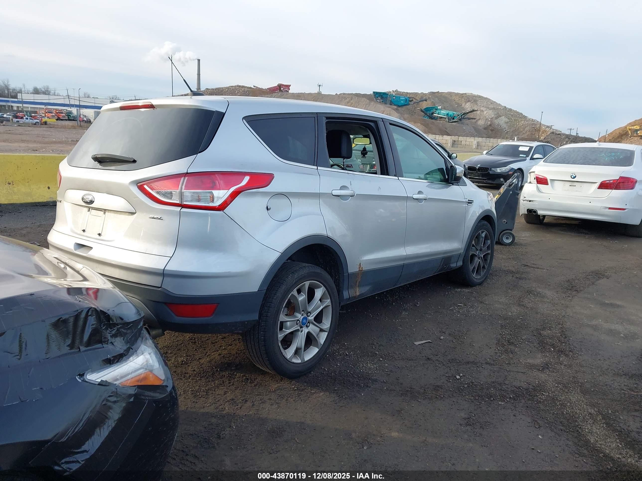 FORD ESCAPE image 4