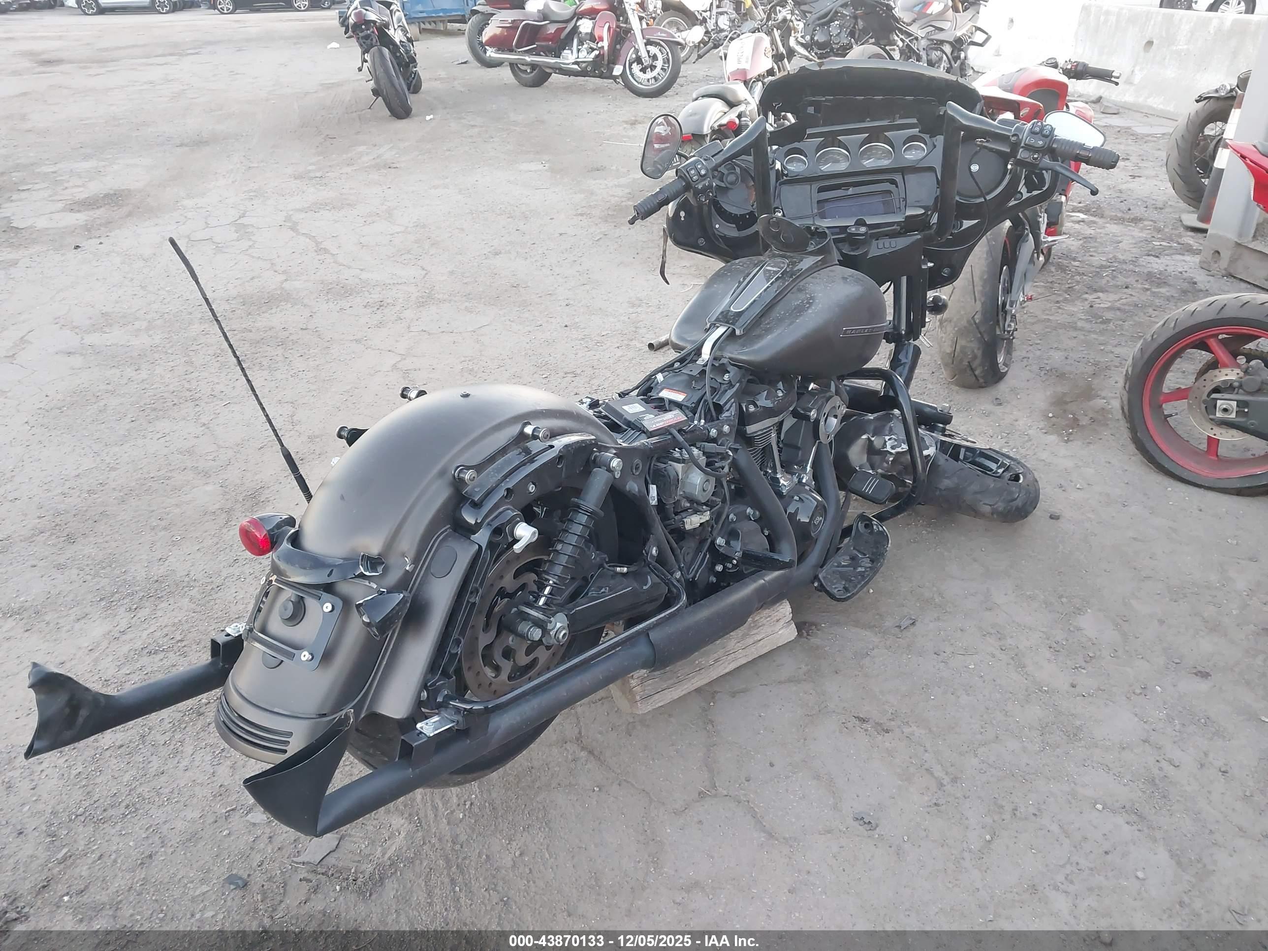 HARLEY-DAVIDSON FLHXS image 4