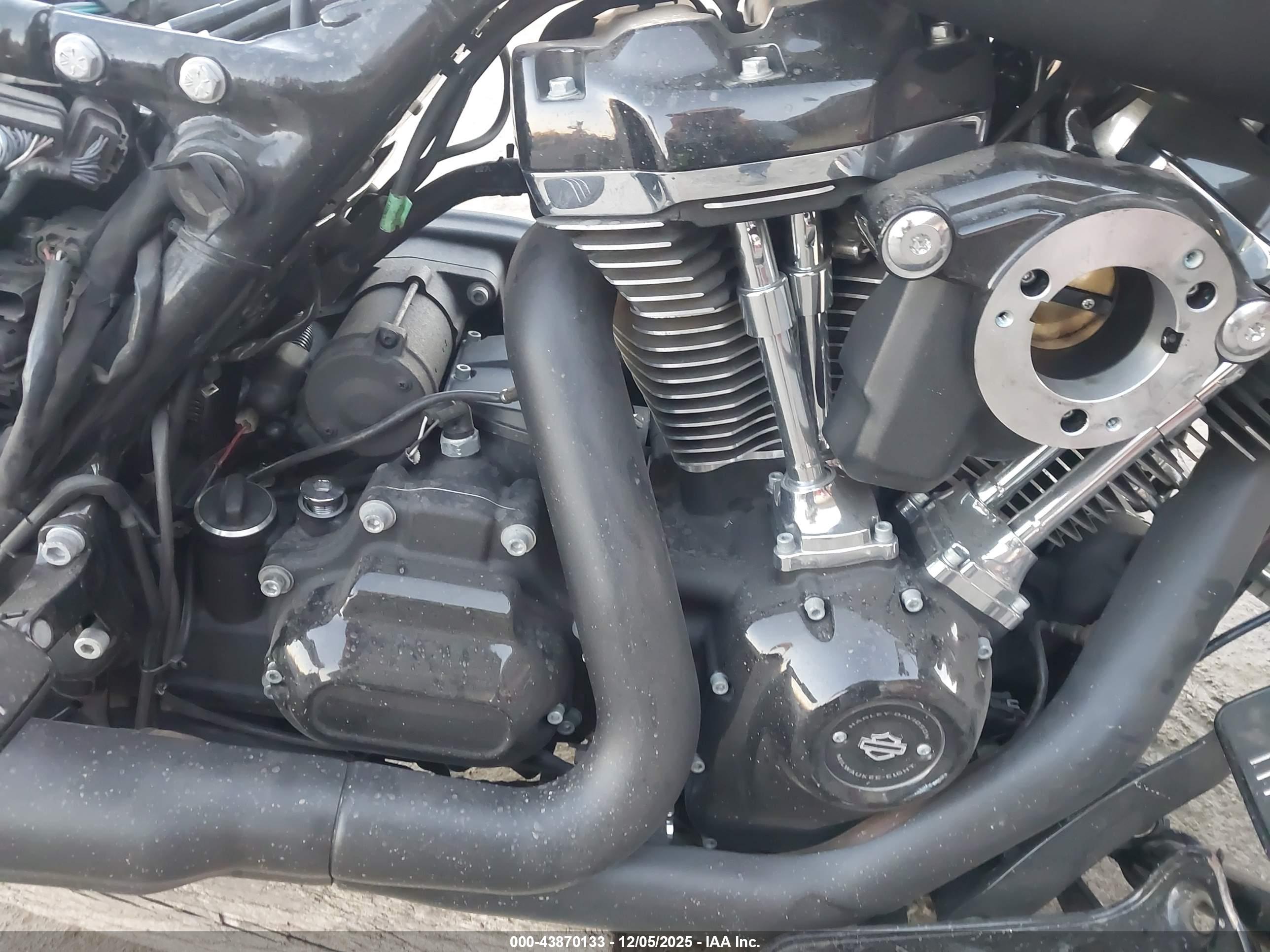 HARLEY-DAVIDSON FLHXS image 8