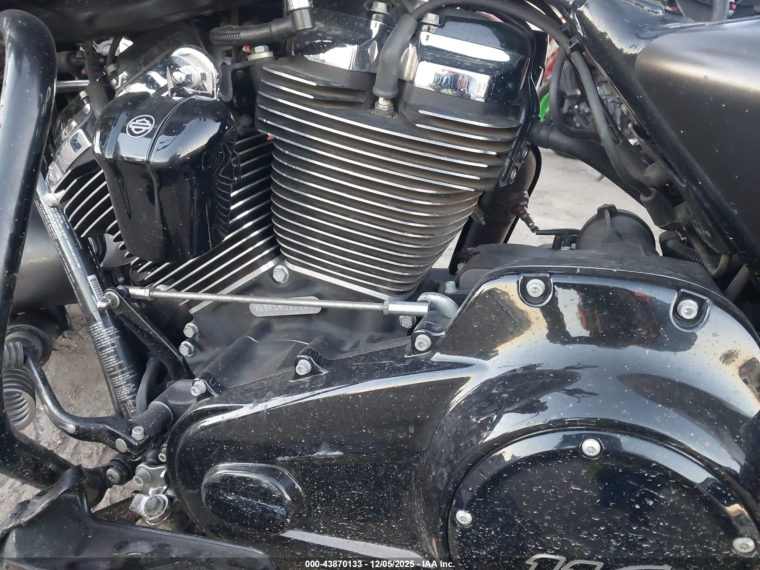 HARLEY-DAVIDSON FLHXS image 9