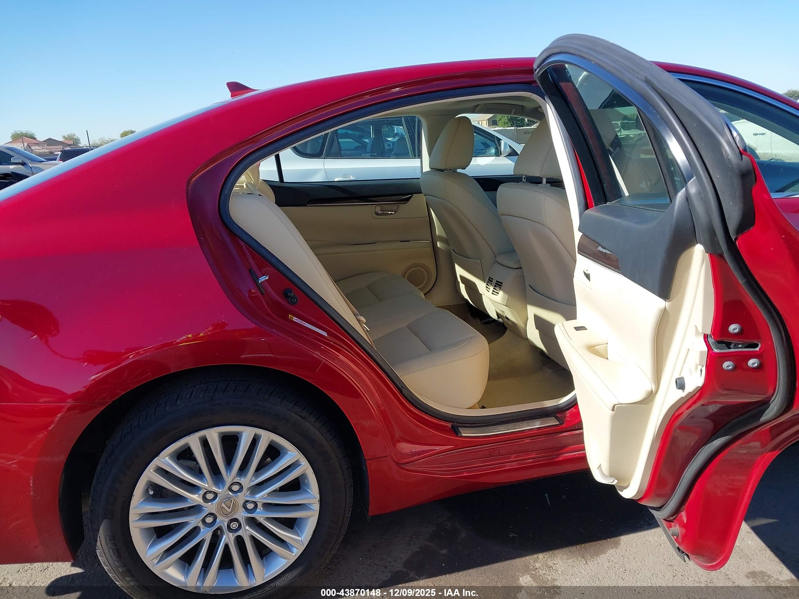 LEXUS ES image 8