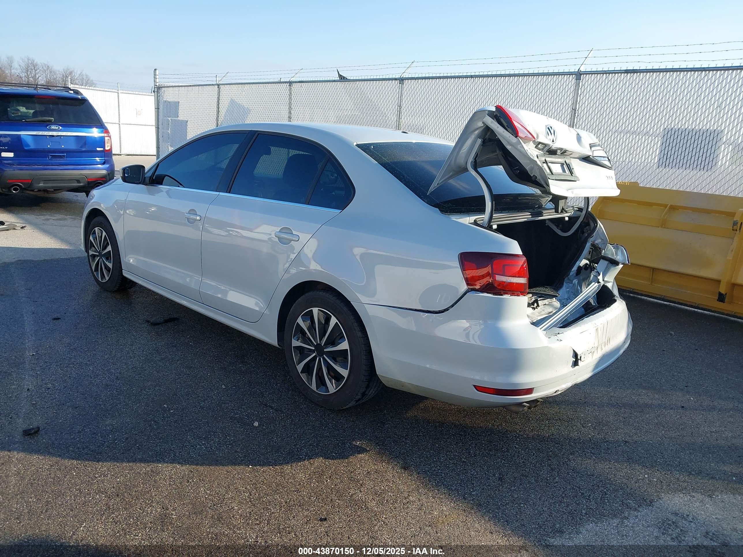 VOLKSWAGEN JETTA image 3