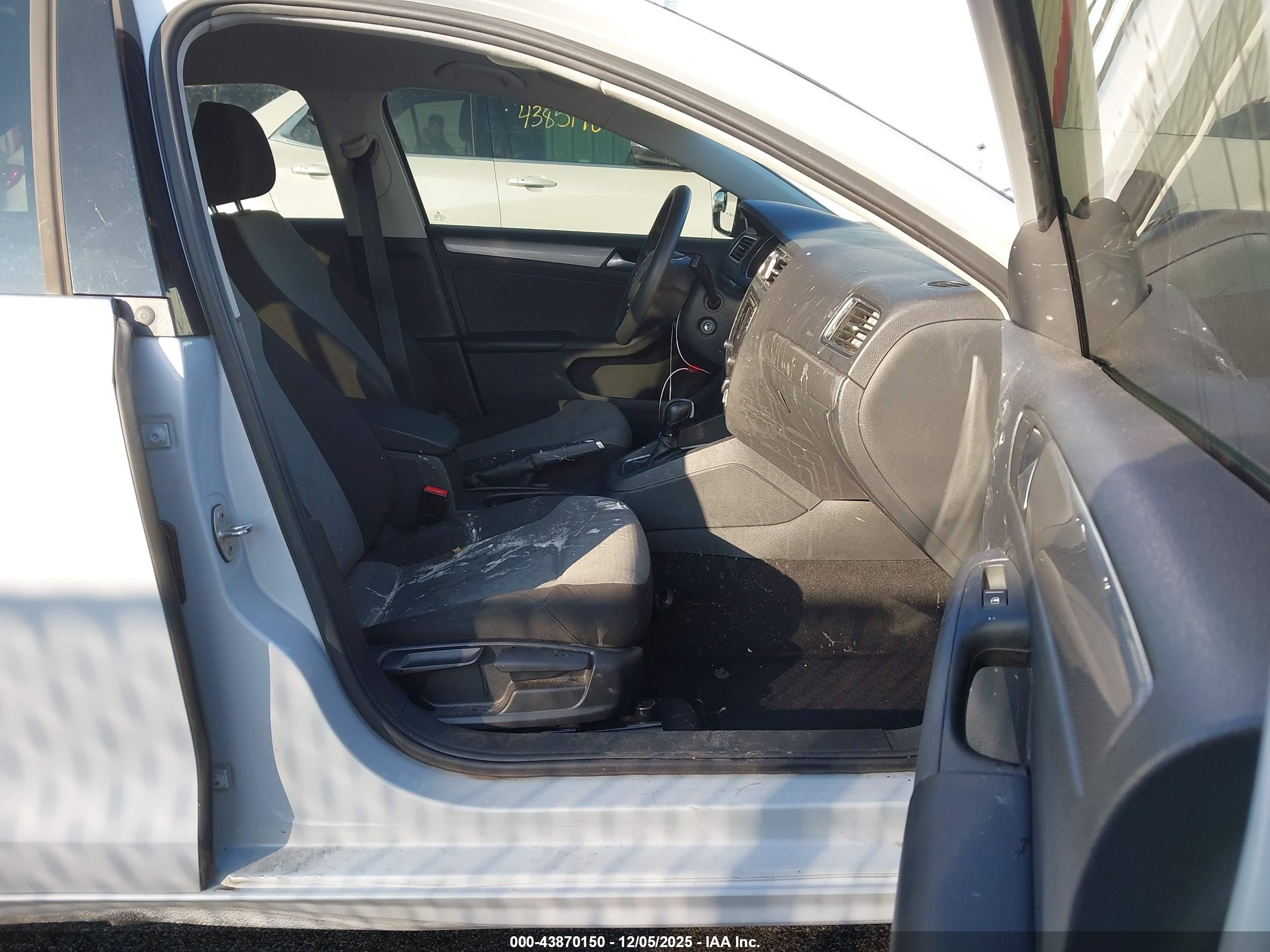 VOLKSWAGEN JETTA image 5