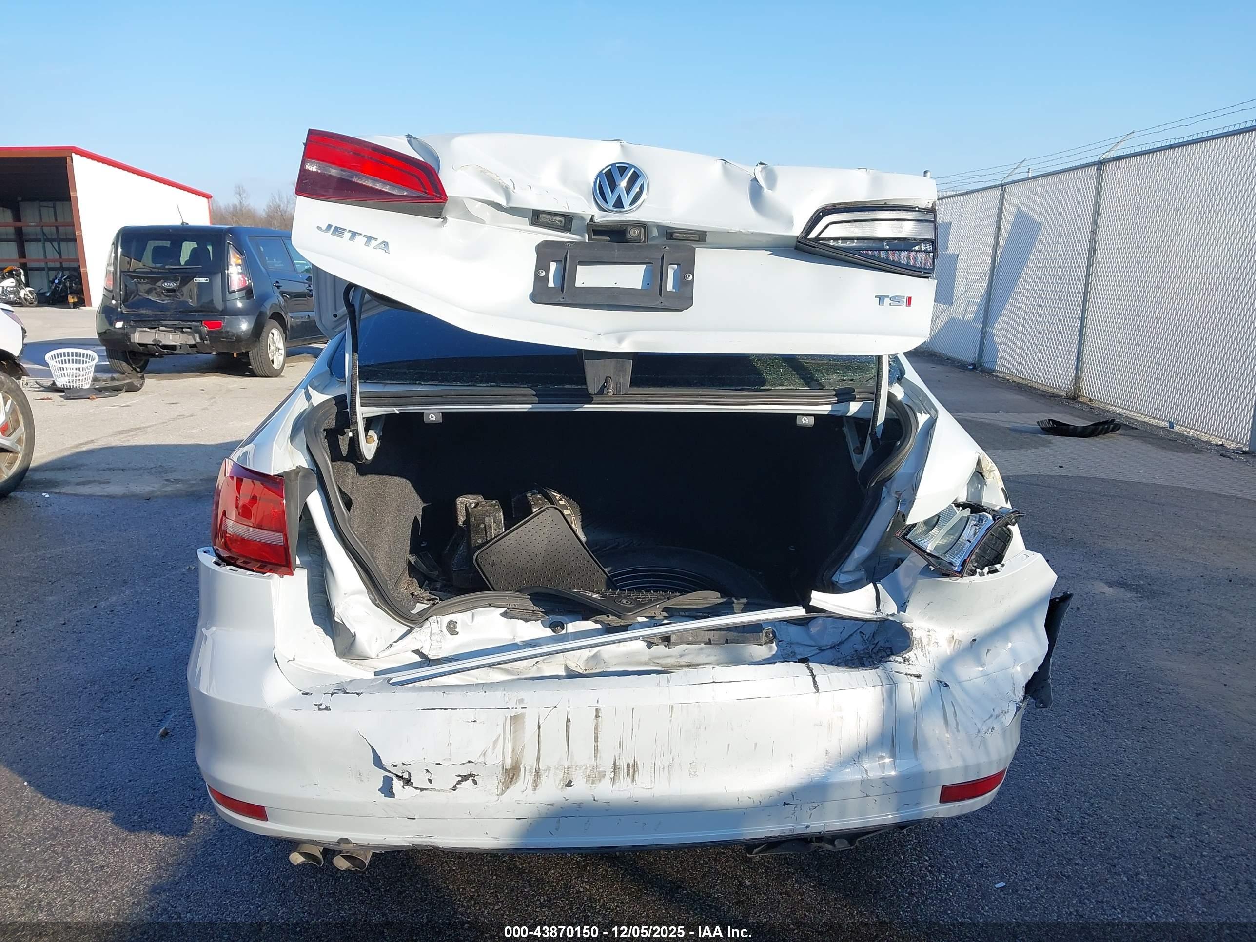 VOLKSWAGEN JETTA image 6