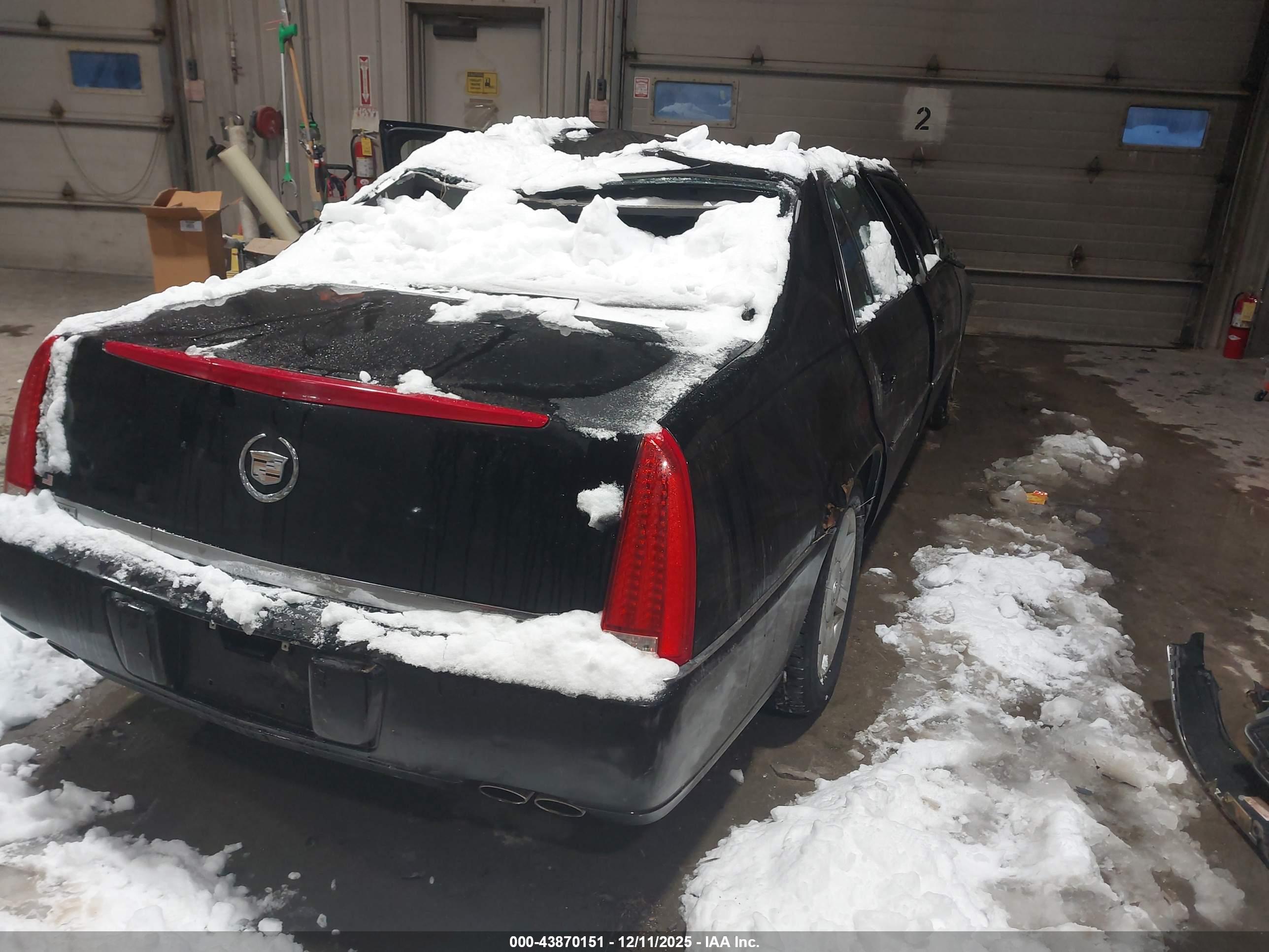 CADILLAC DTS image 4