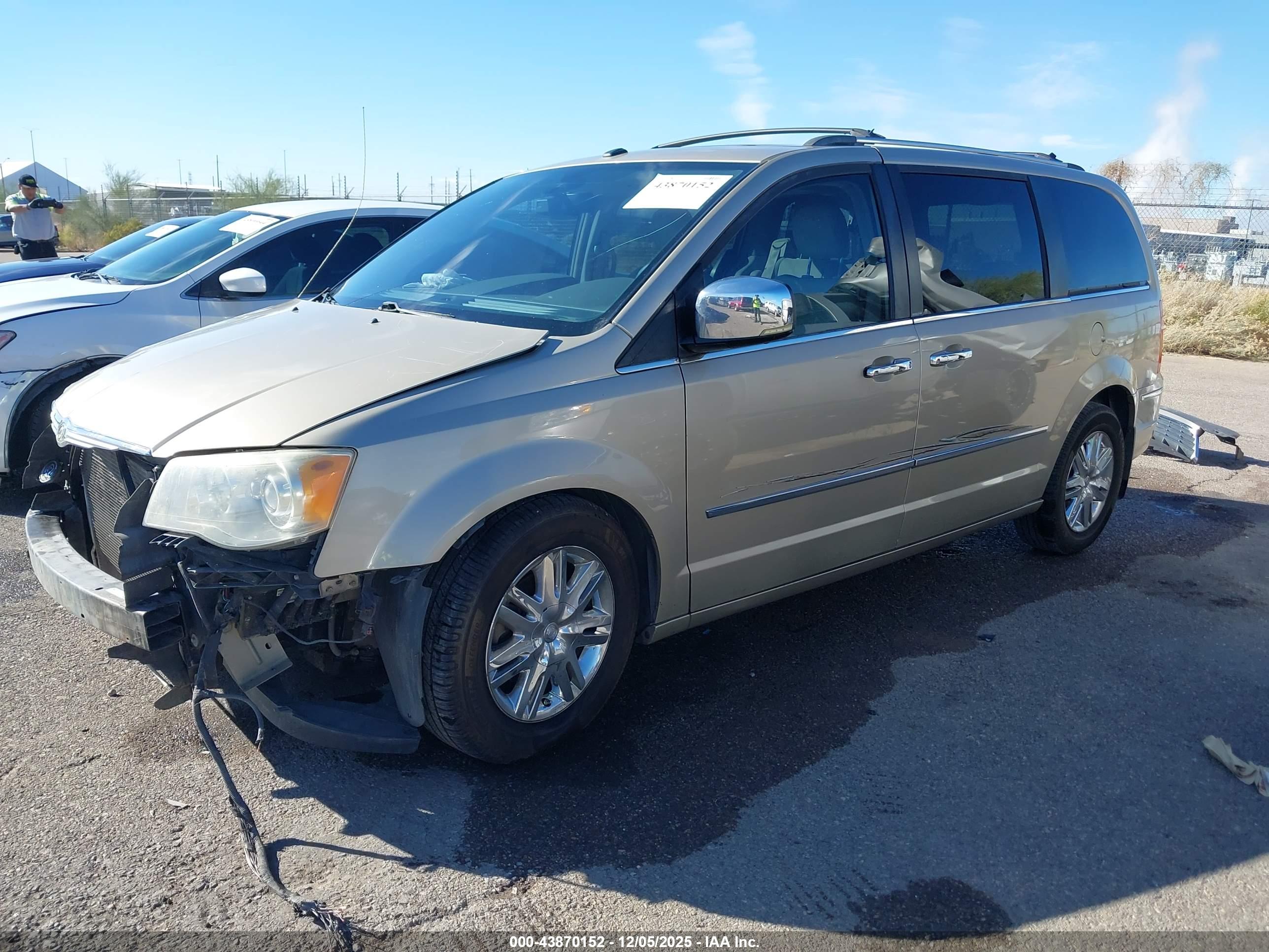 CHRYSLER TOWN image 2