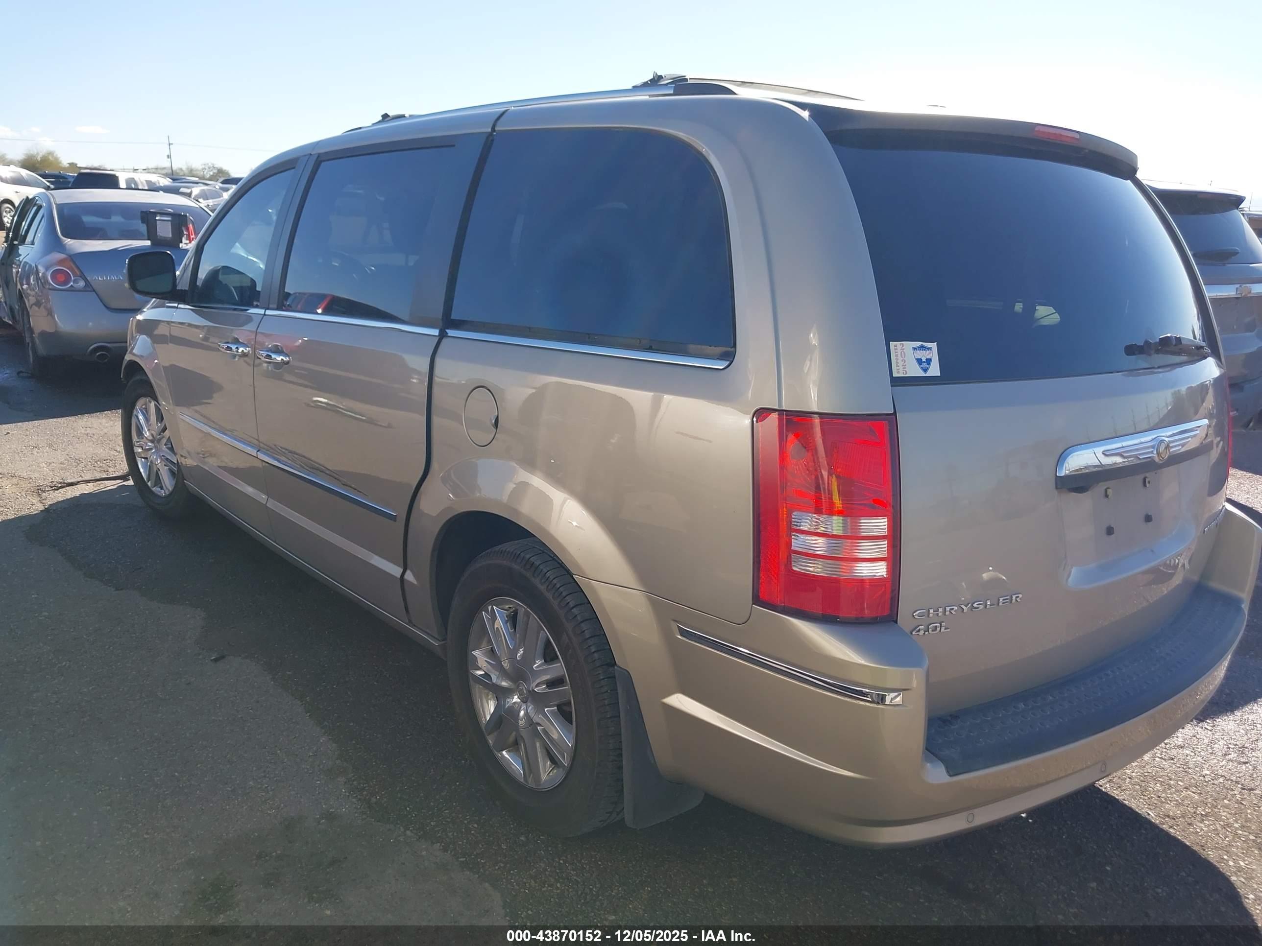 CHRYSLER TOWN image 3