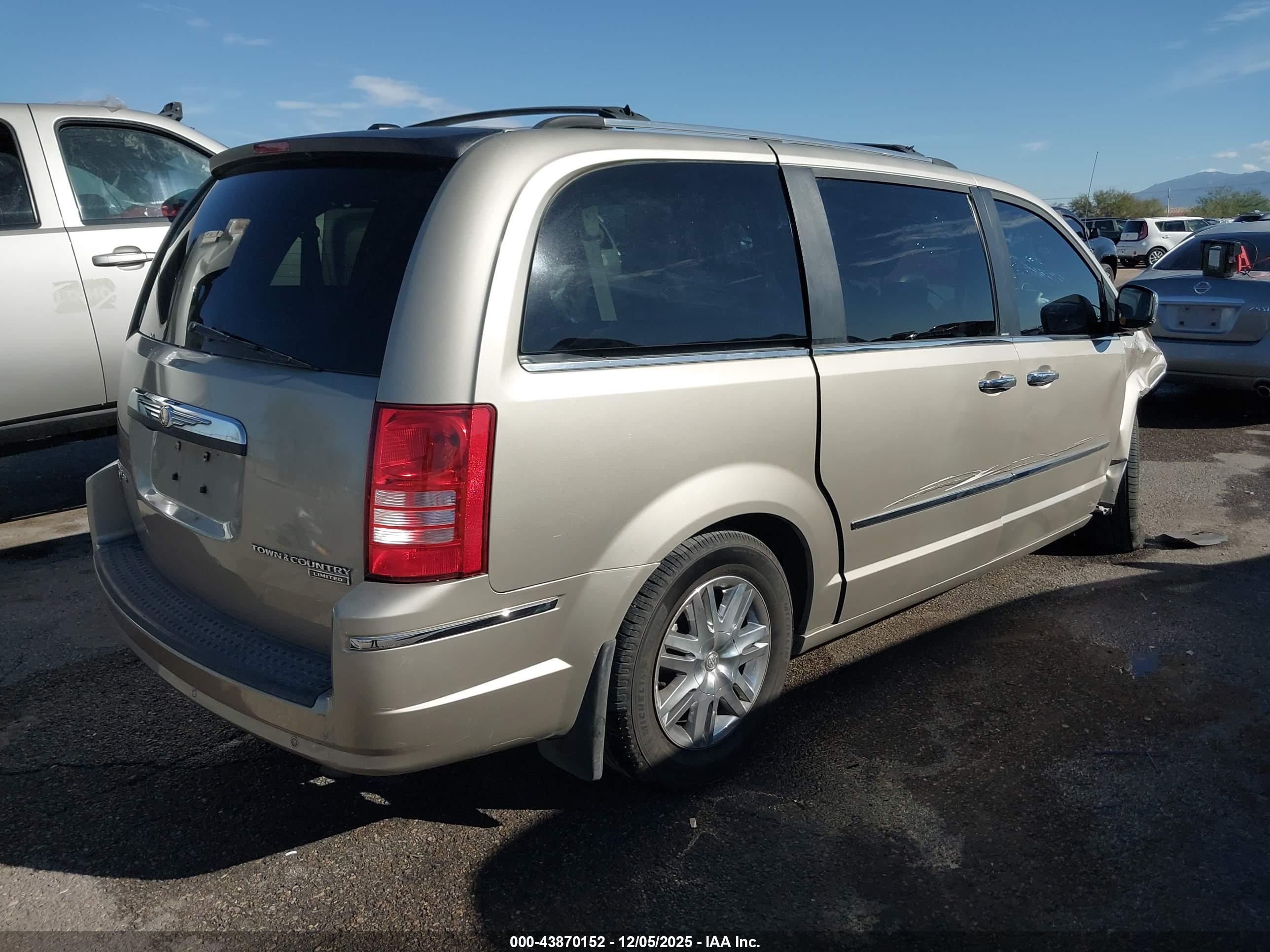 CHRYSLER TOWN image 4