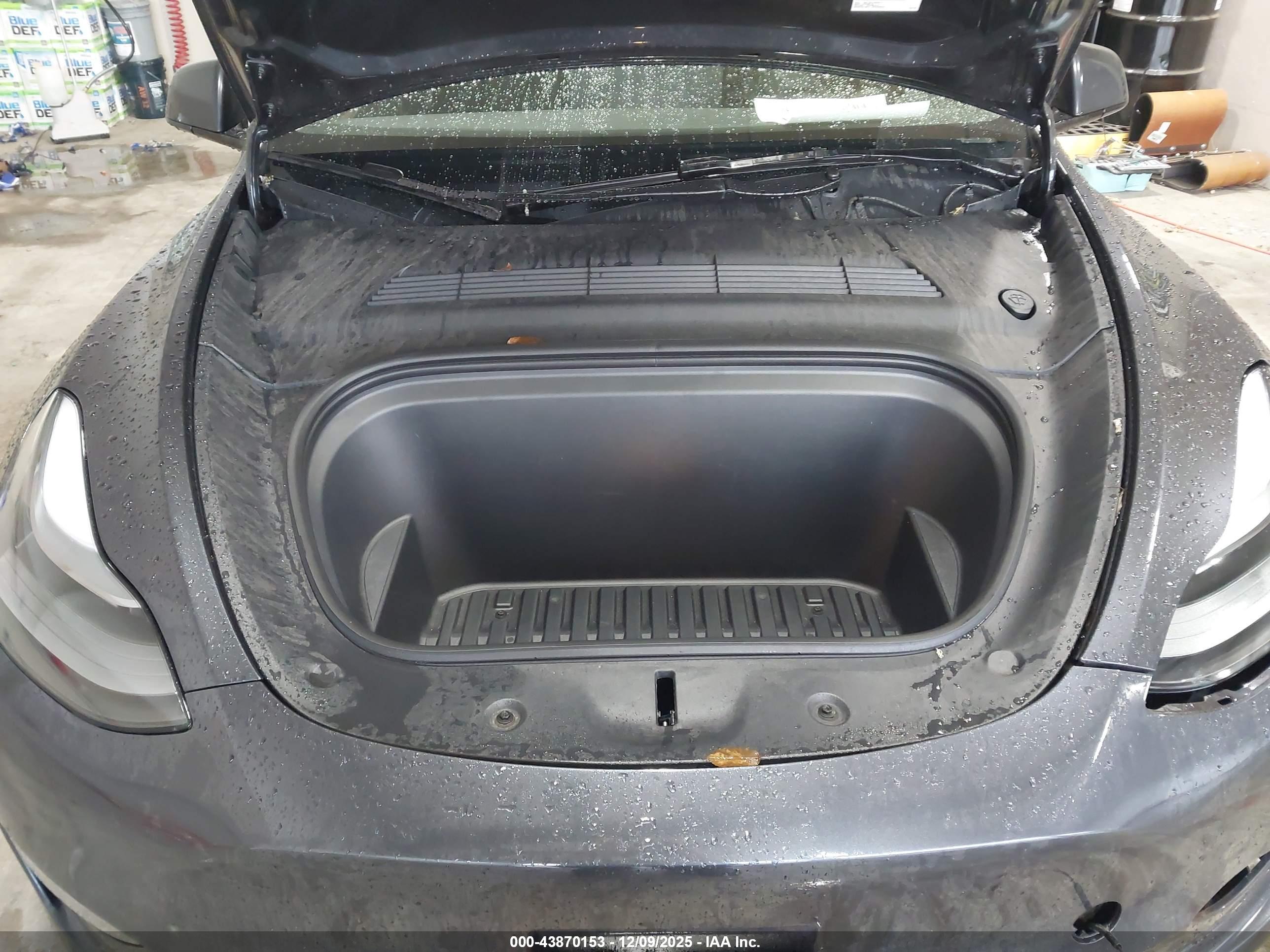 TESLA MODEL image 10
