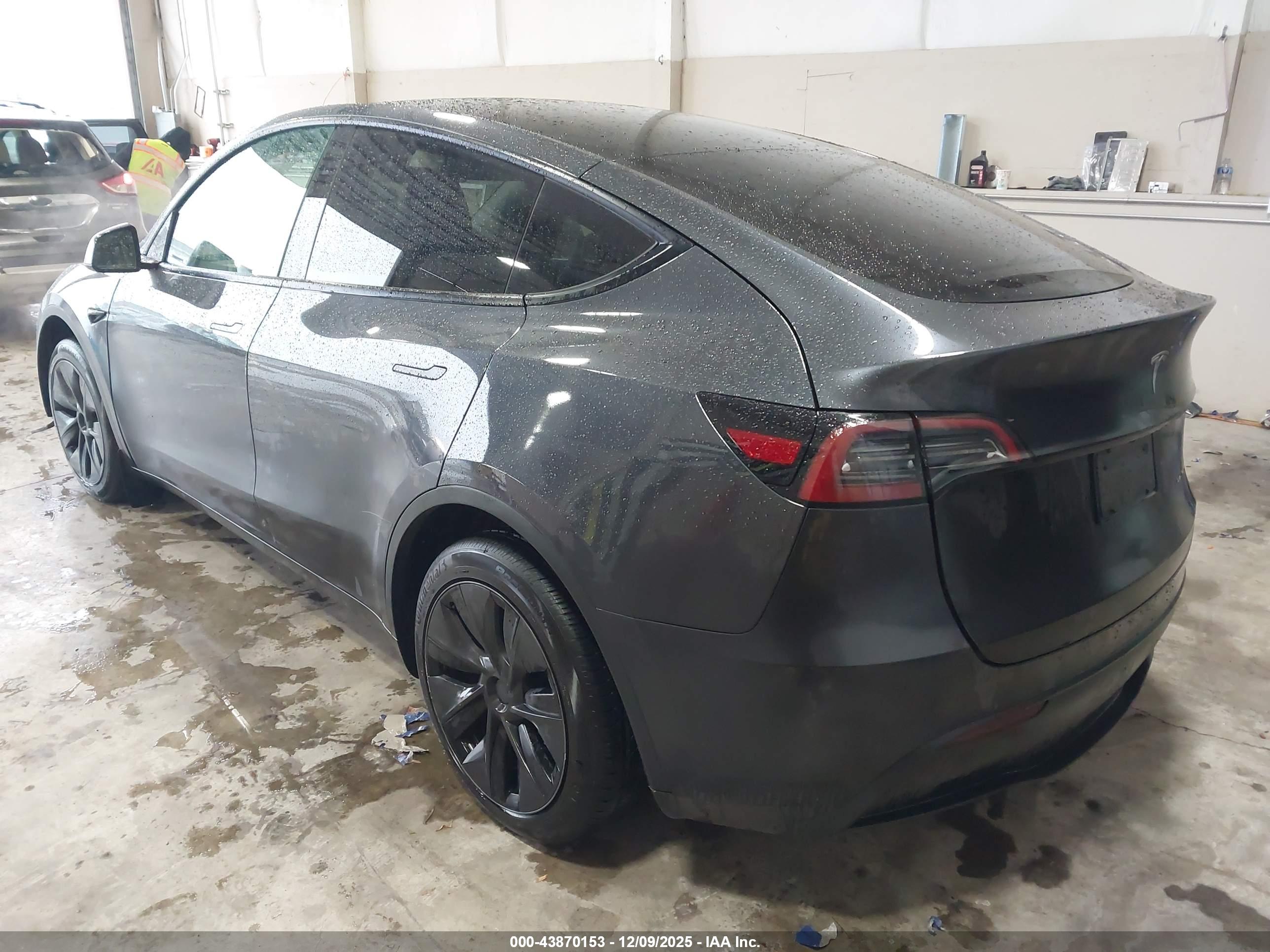 TESLA MODEL image 3