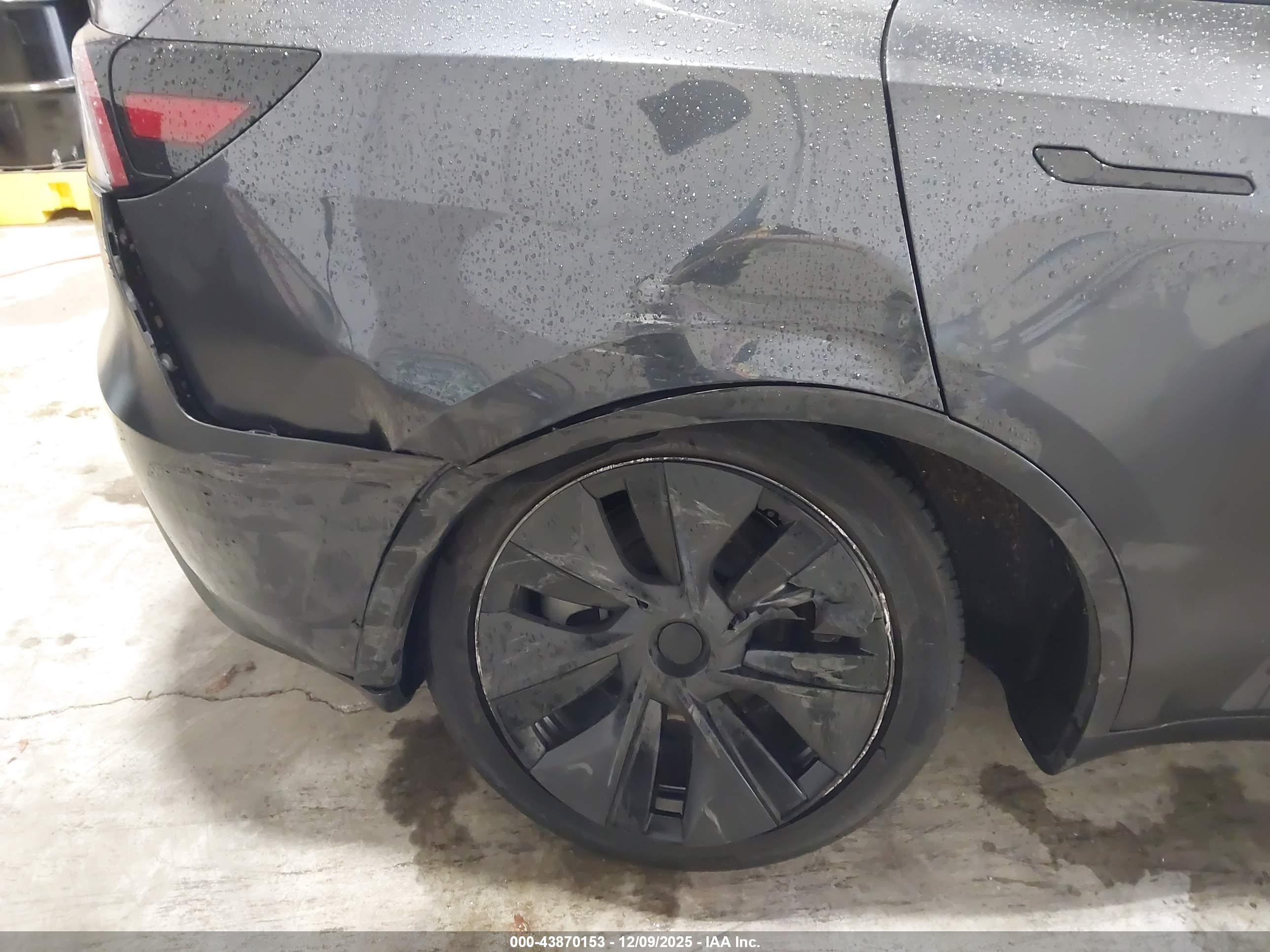 TESLA MODEL image 6
