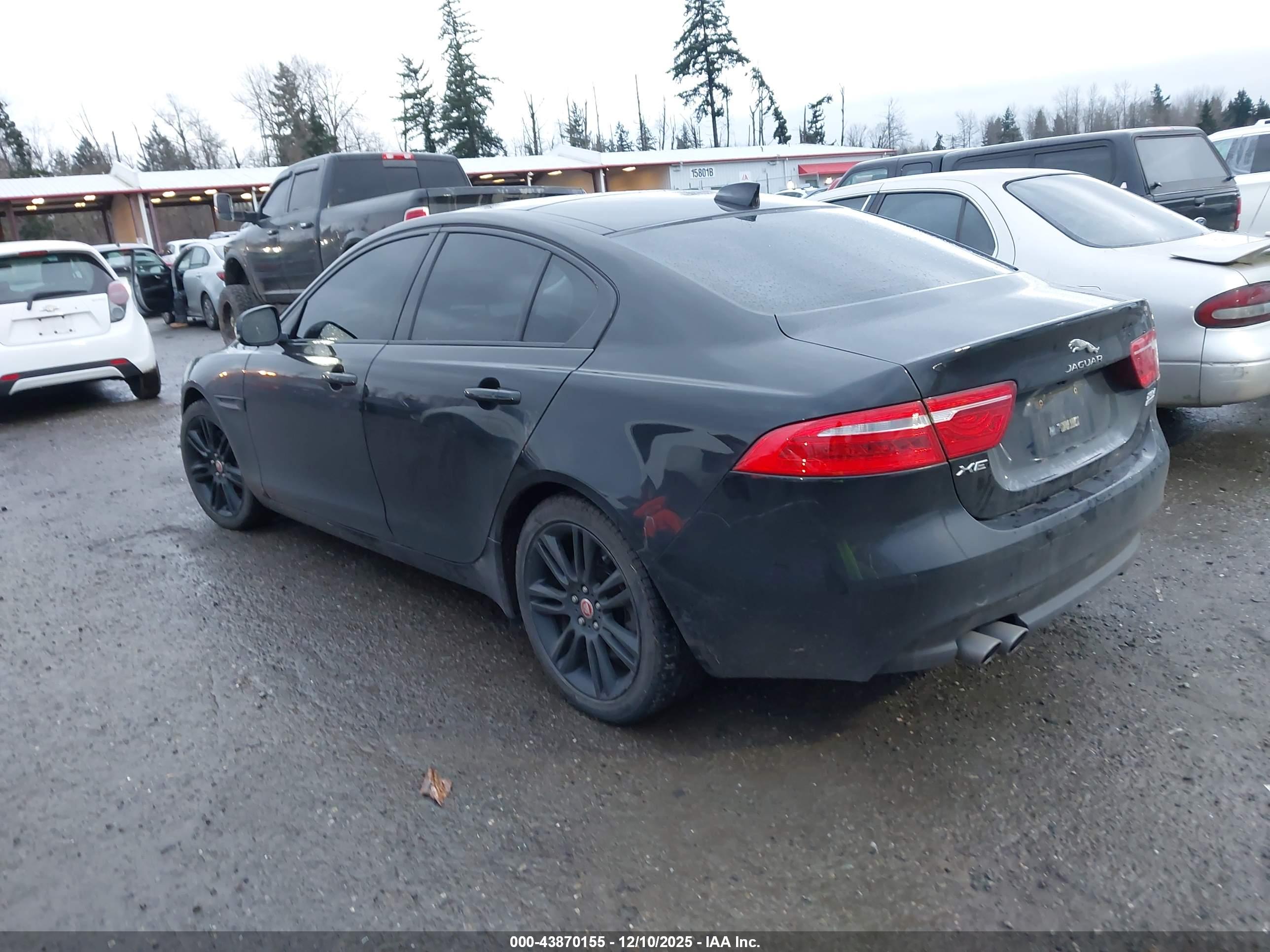 JAGUAR XE image 3