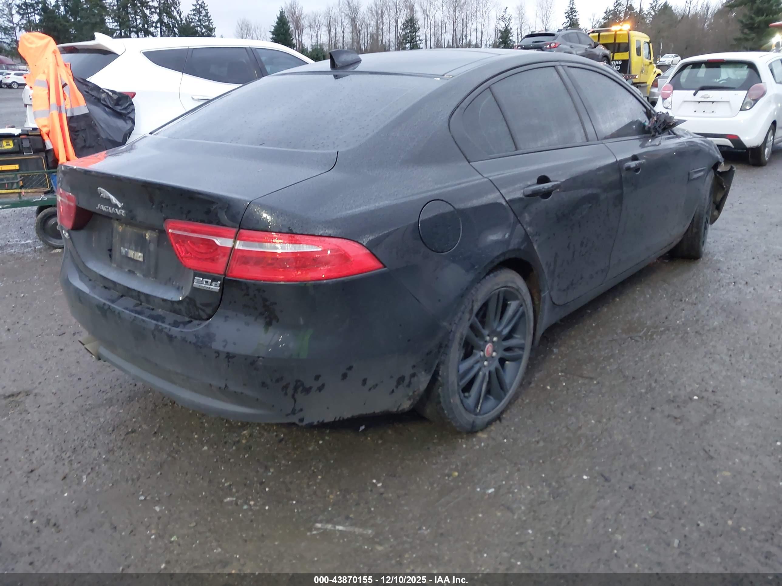 JAGUAR XE image 4