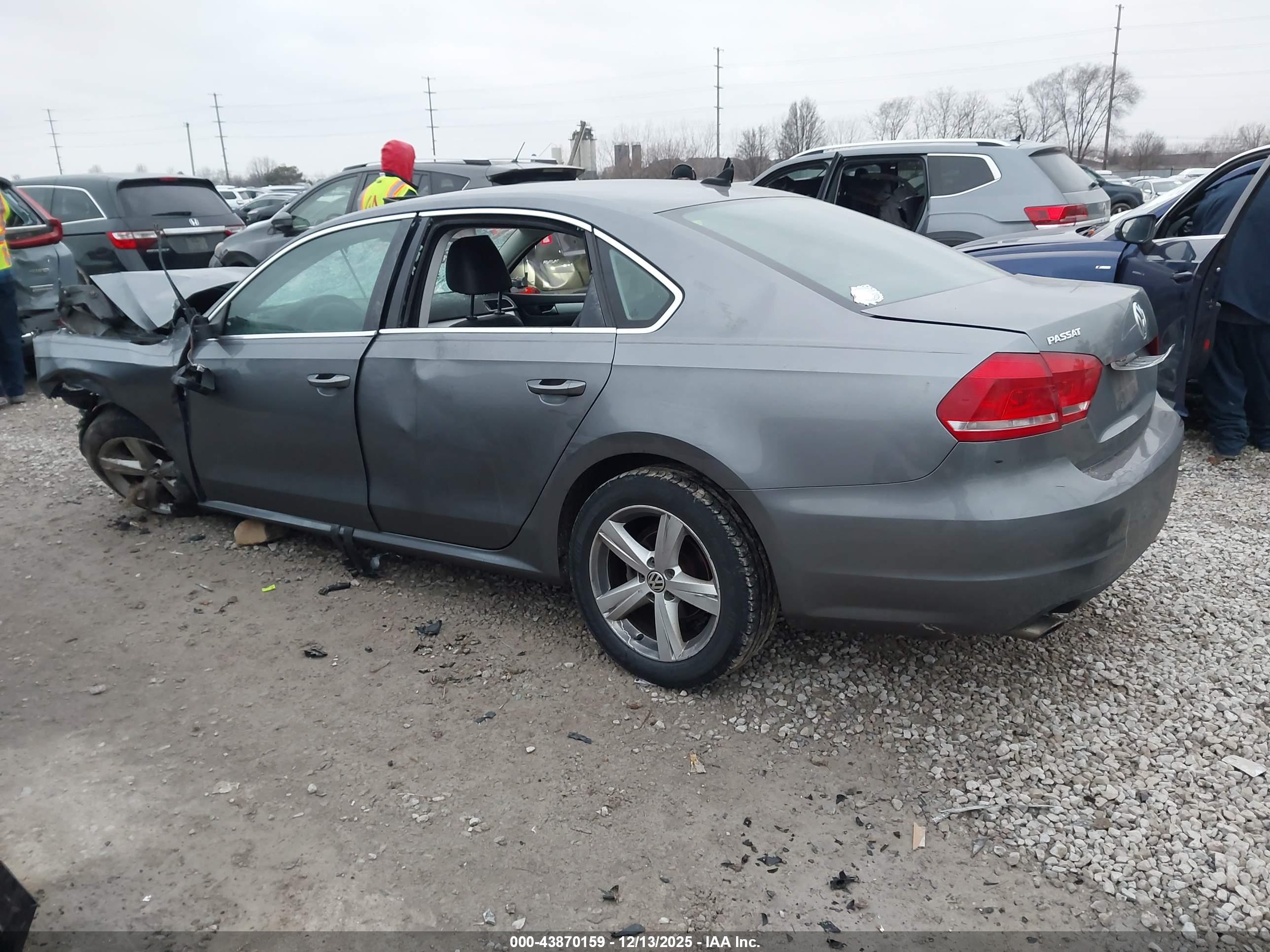 VOLKSWAGEN PASSAT image 3