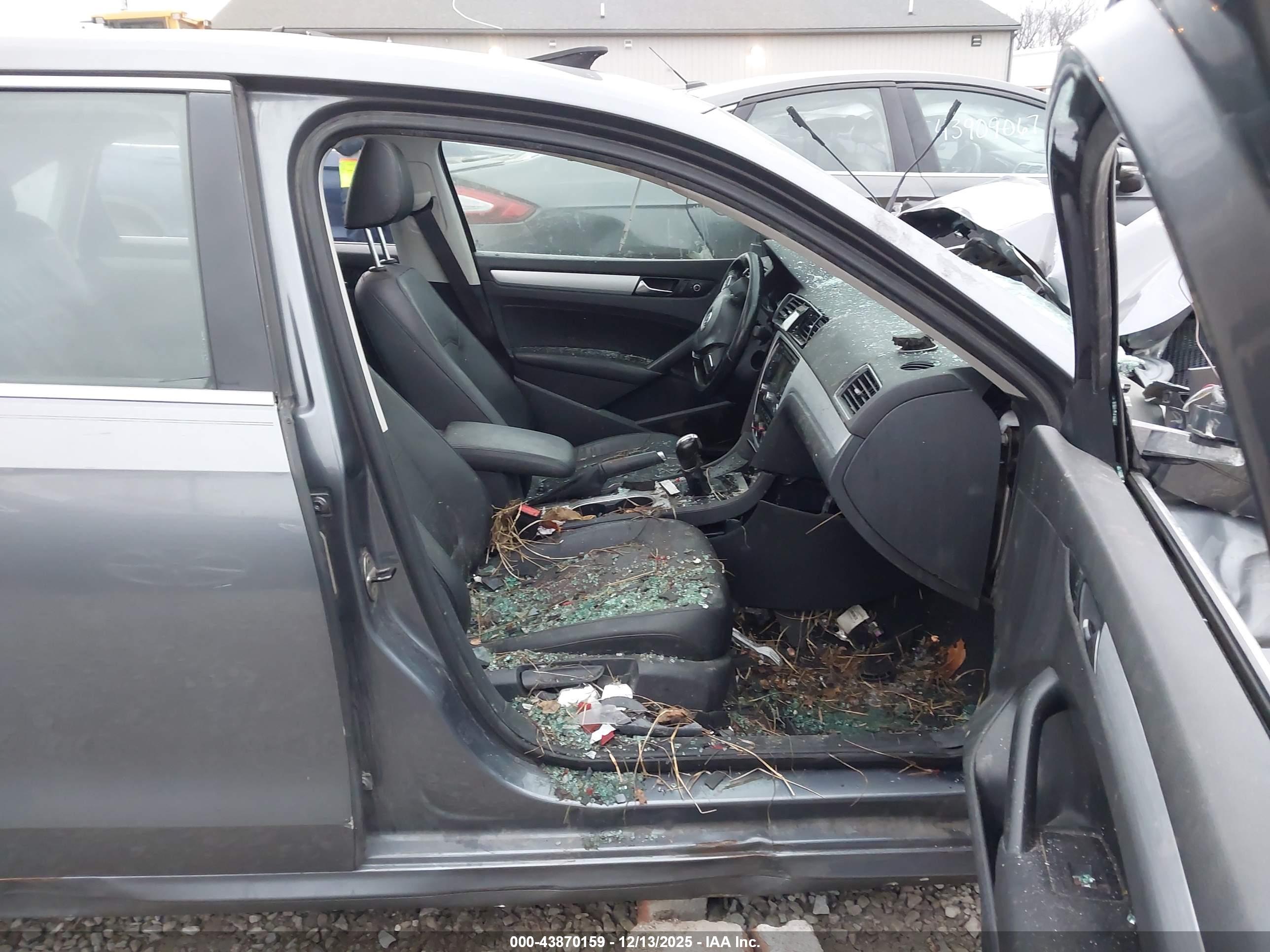 VOLKSWAGEN PASSAT image 5