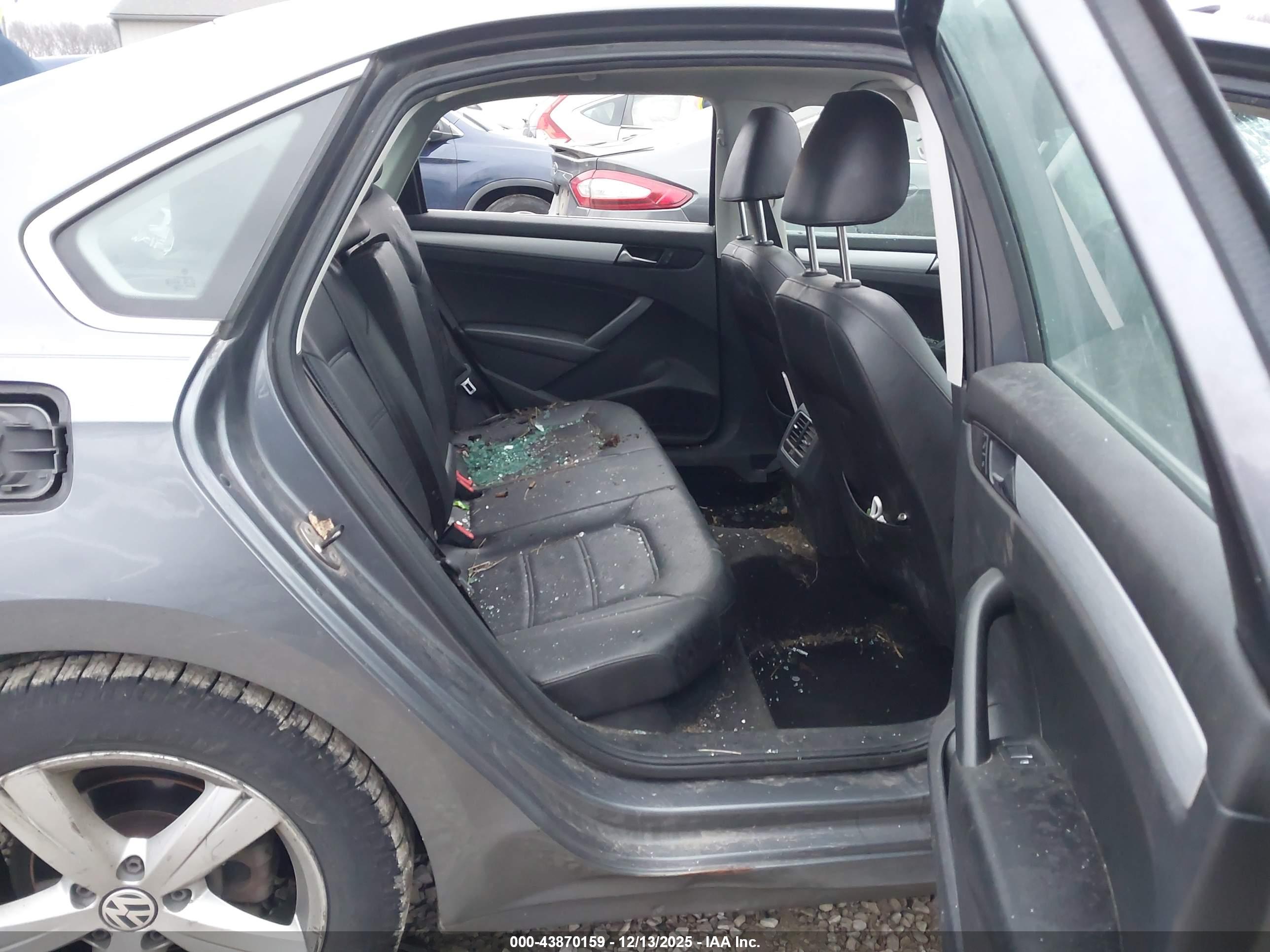 VOLKSWAGEN PASSAT image 8