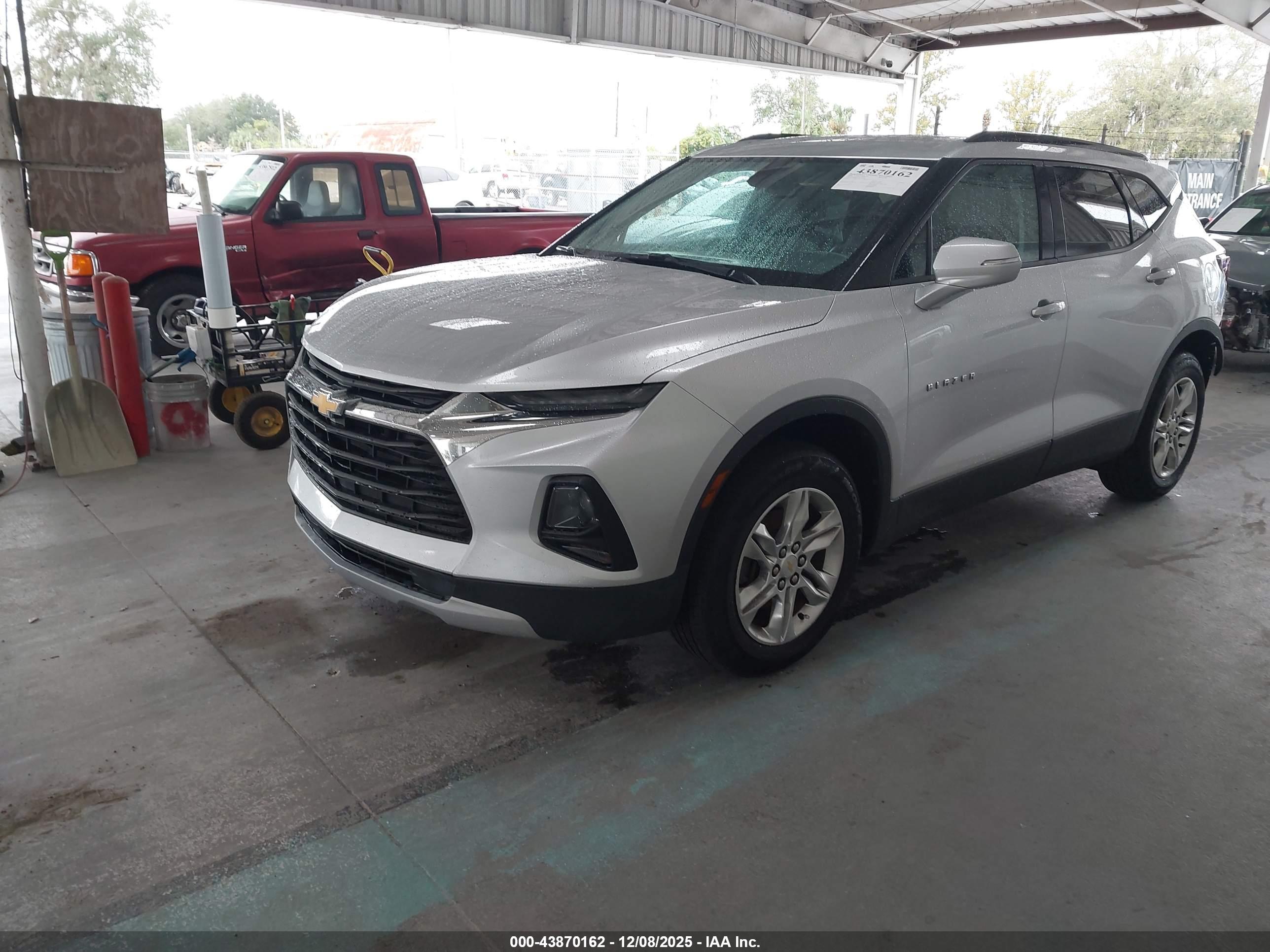 CHEVROLET BLAZER image 2