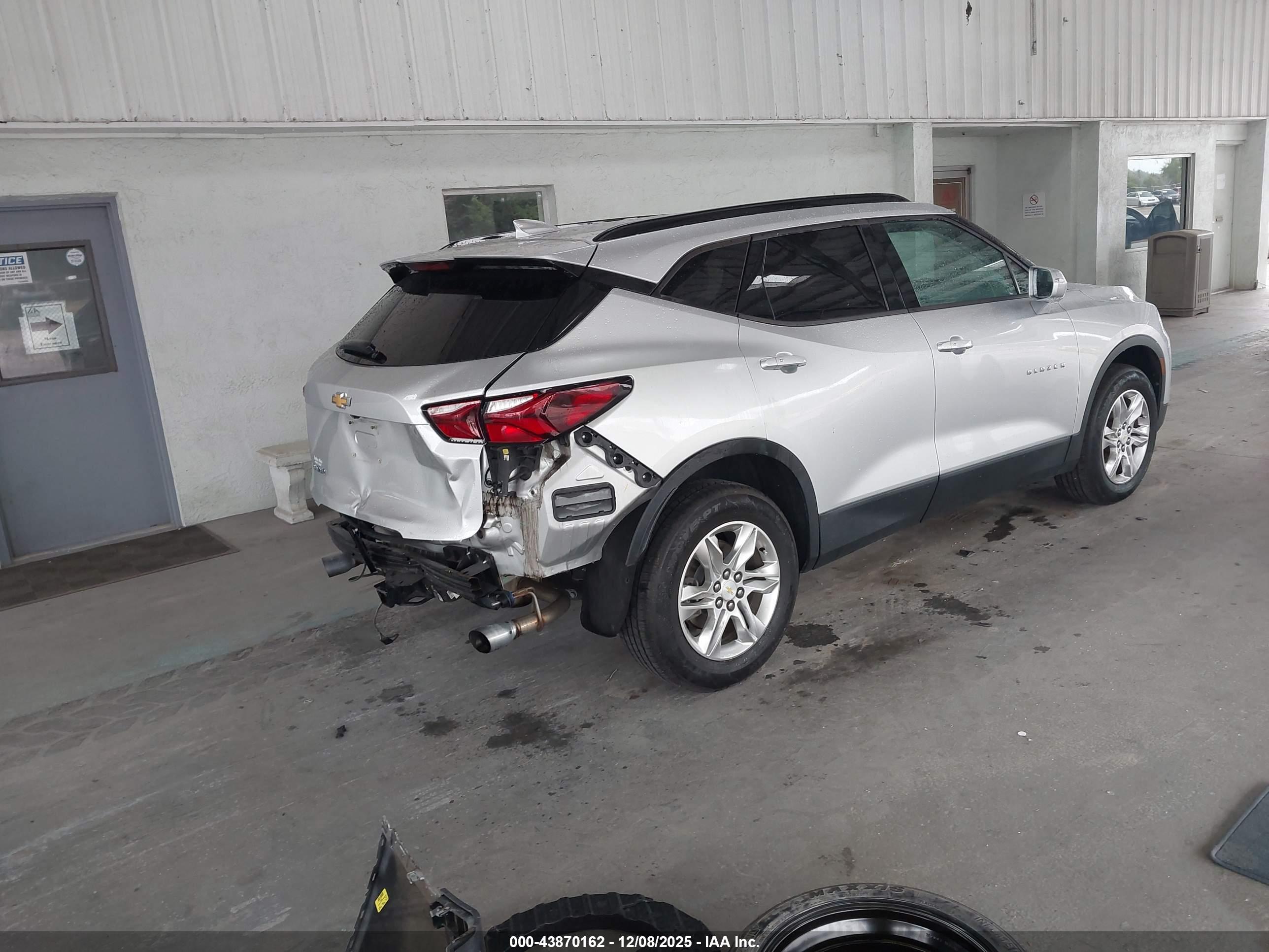CHEVROLET BLAZER image 4