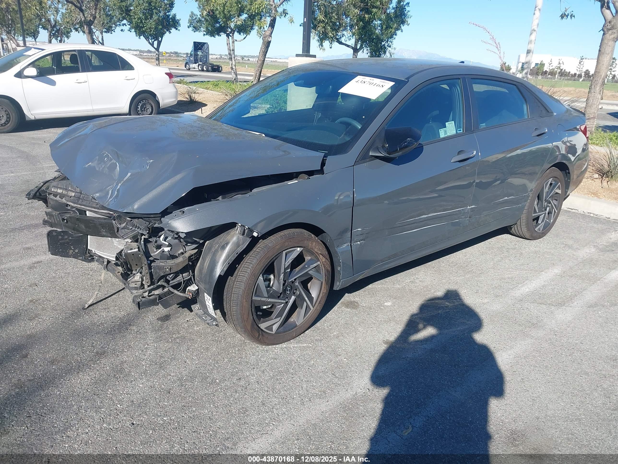 HYUNDAI ELANTRA image 2