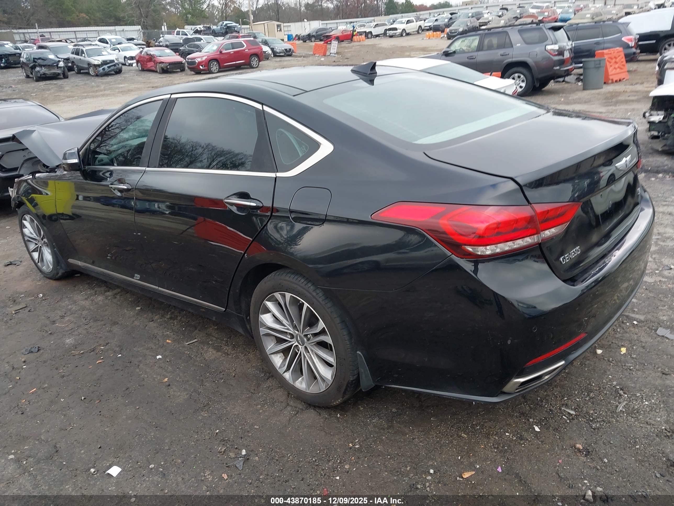 HYUNDAI GENESIS image 3