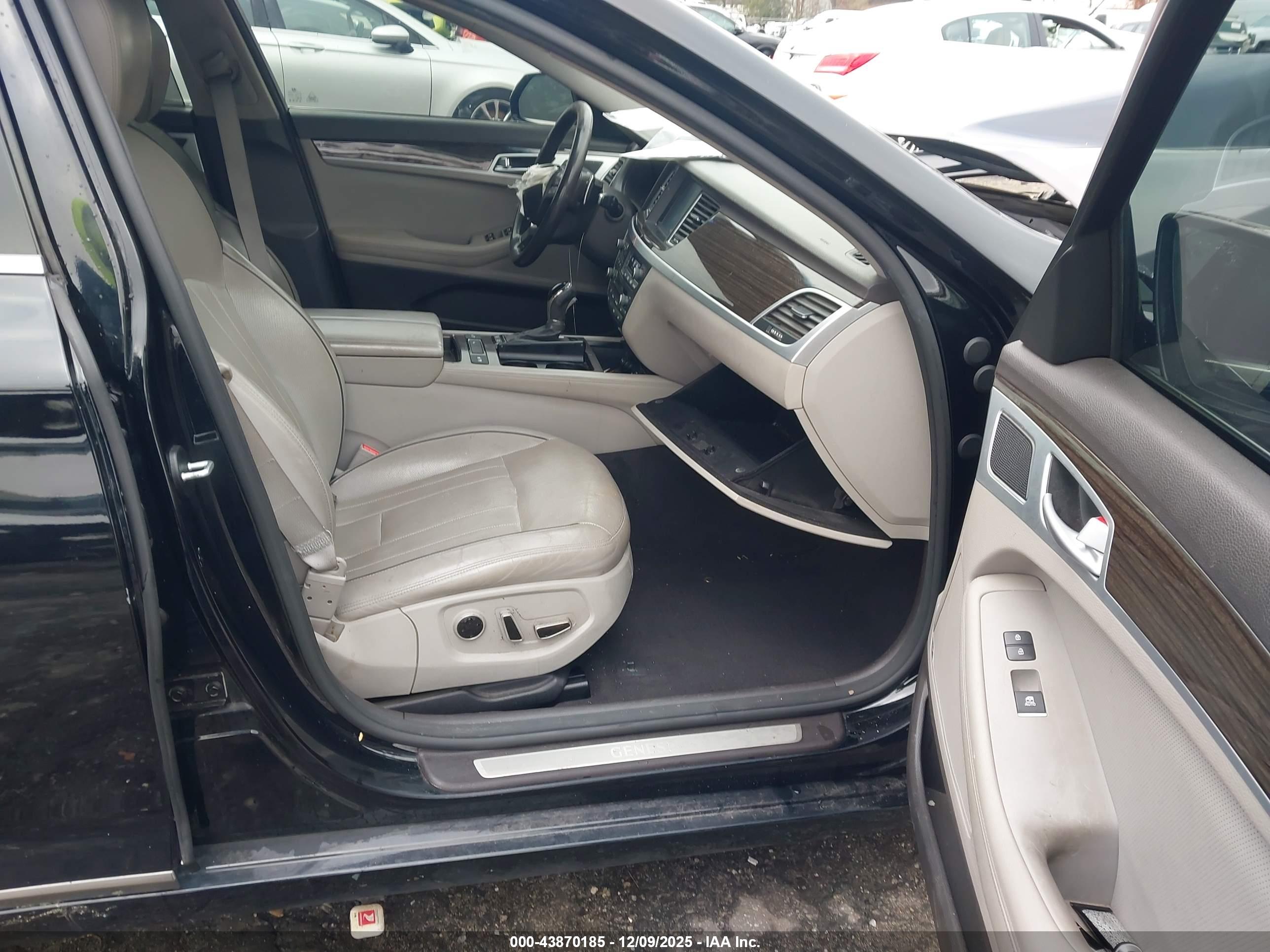 HYUNDAI GENESIS image 5