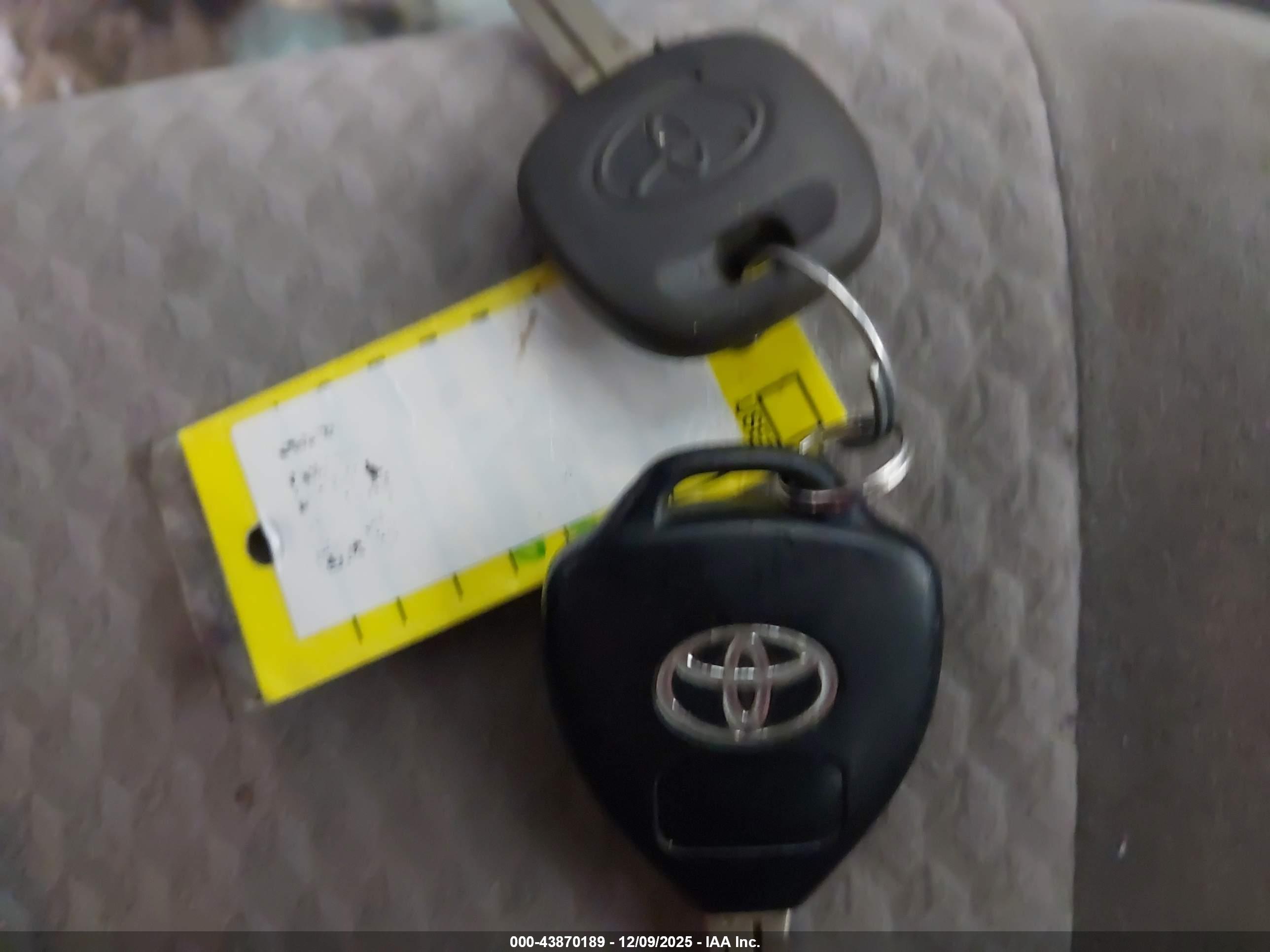 TOYOTA CAMRY image 11