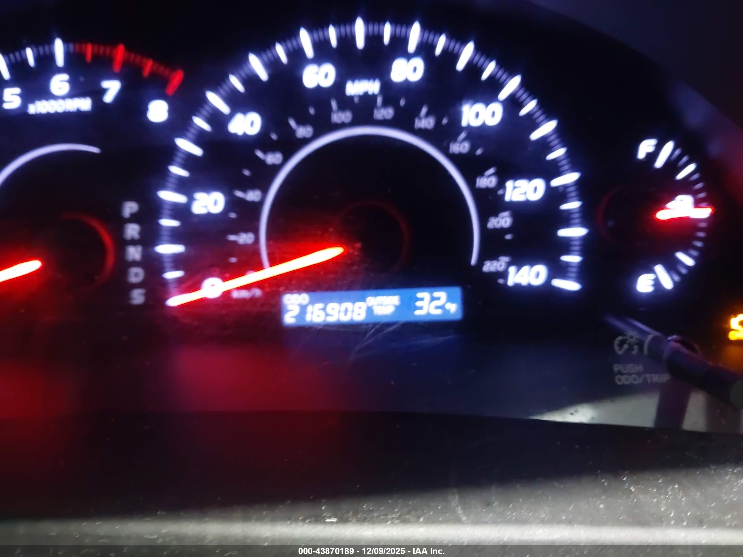 TOYOTA CAMRY image 7