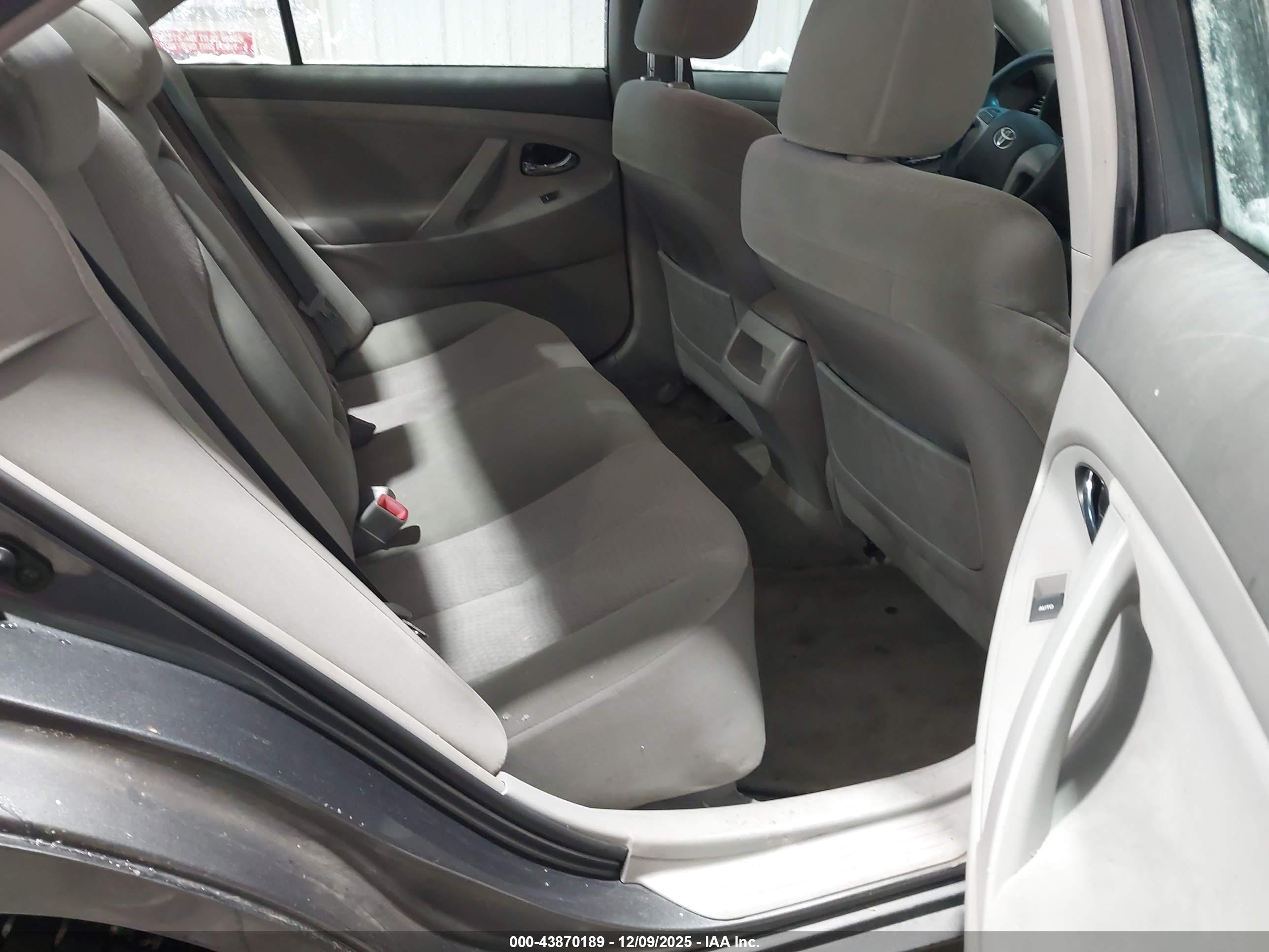 TOYOTA CAMRY image 8